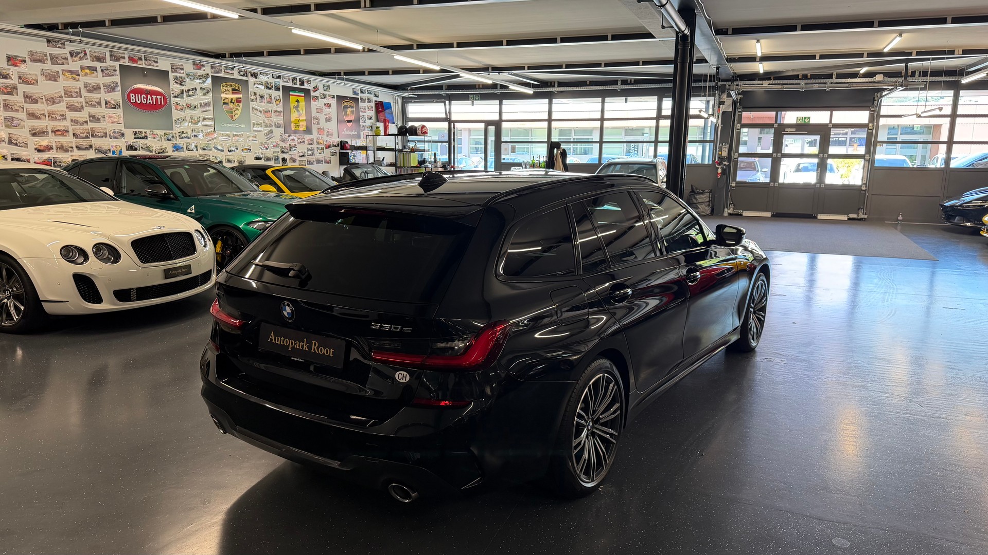 BMW 330e x DriveTouring Pure M Sport Steptronic-image-3