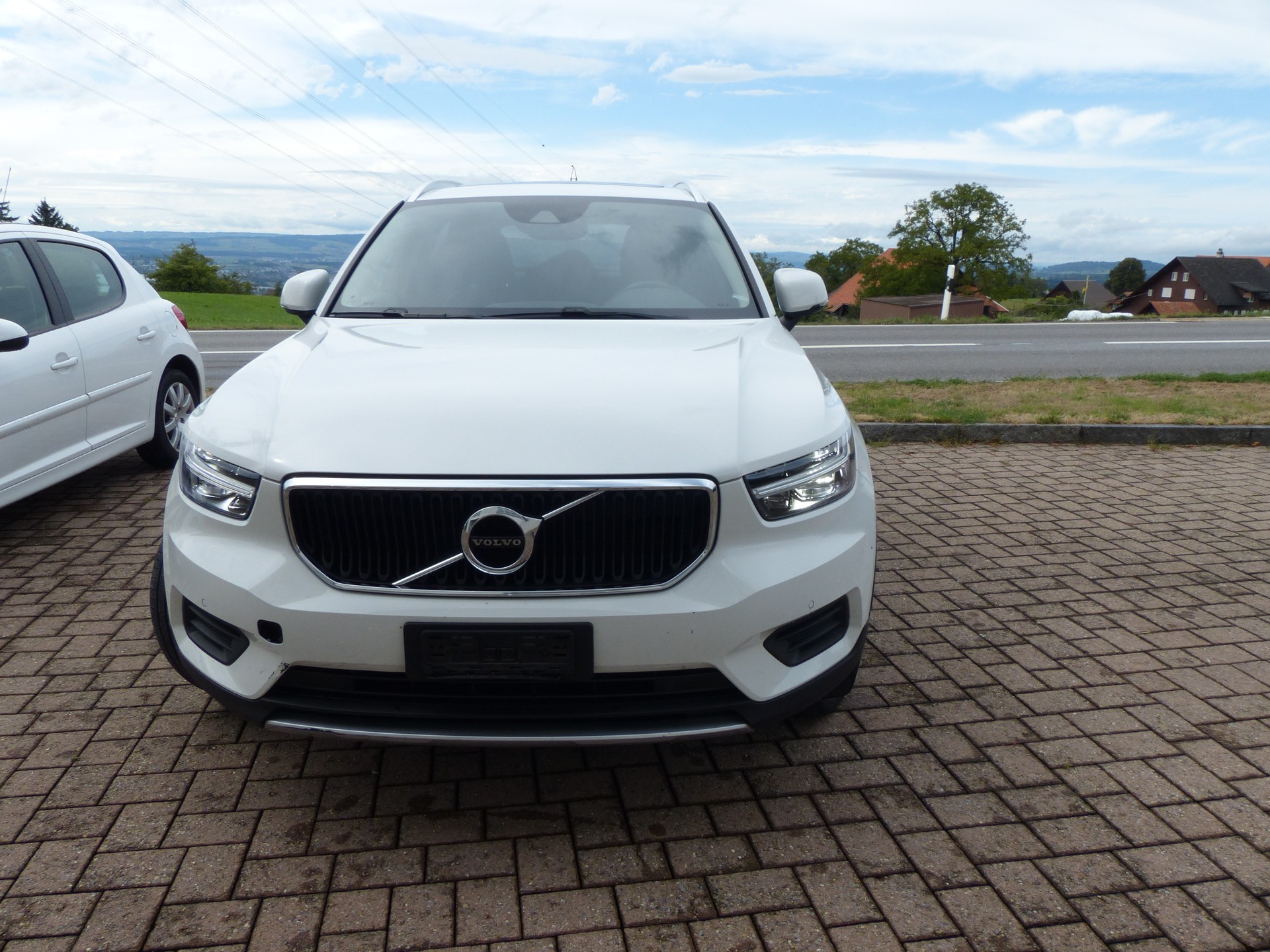 VOLVO XC40 T3 Momentum-image-4