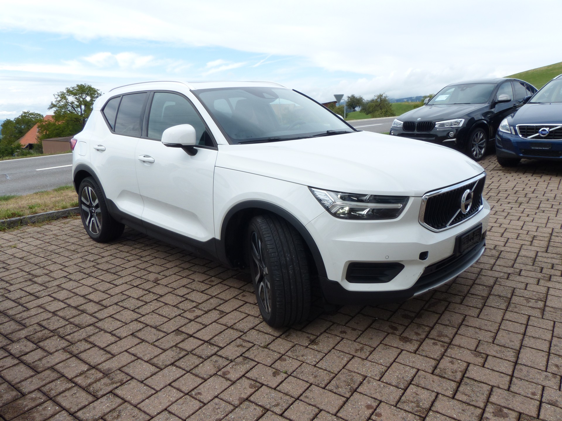 VOLVO XC40 T3 Momentum-image-5