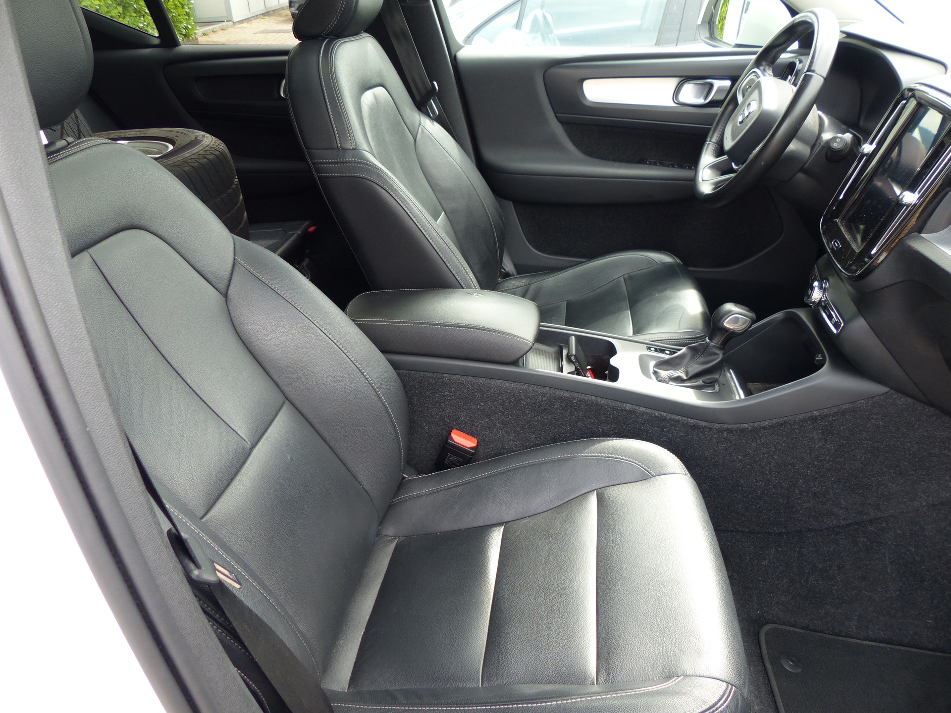 VOLVO XC40 T3 Momentum-image-17