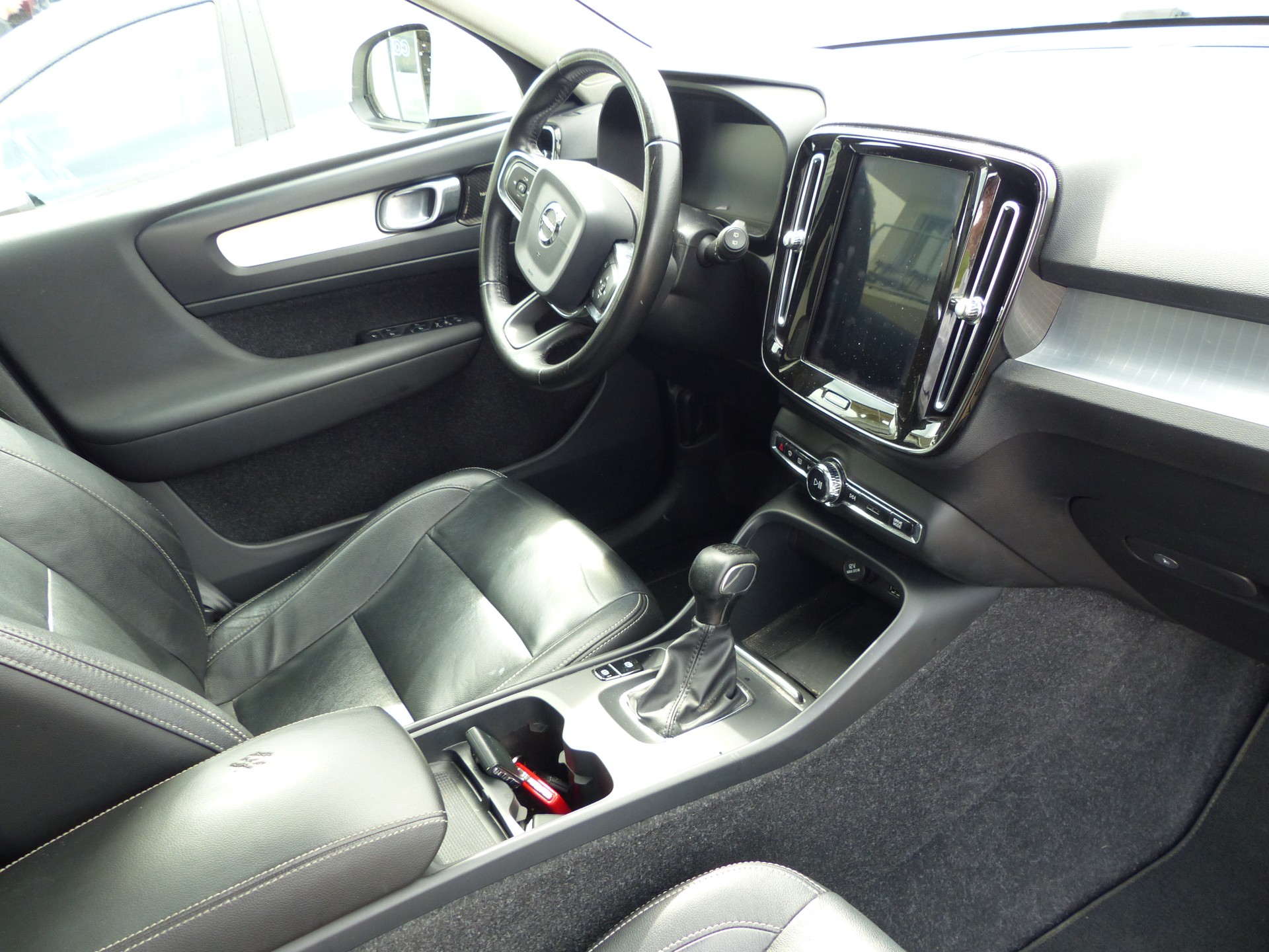 VOLVO XC40 T3 Momentum-image-19