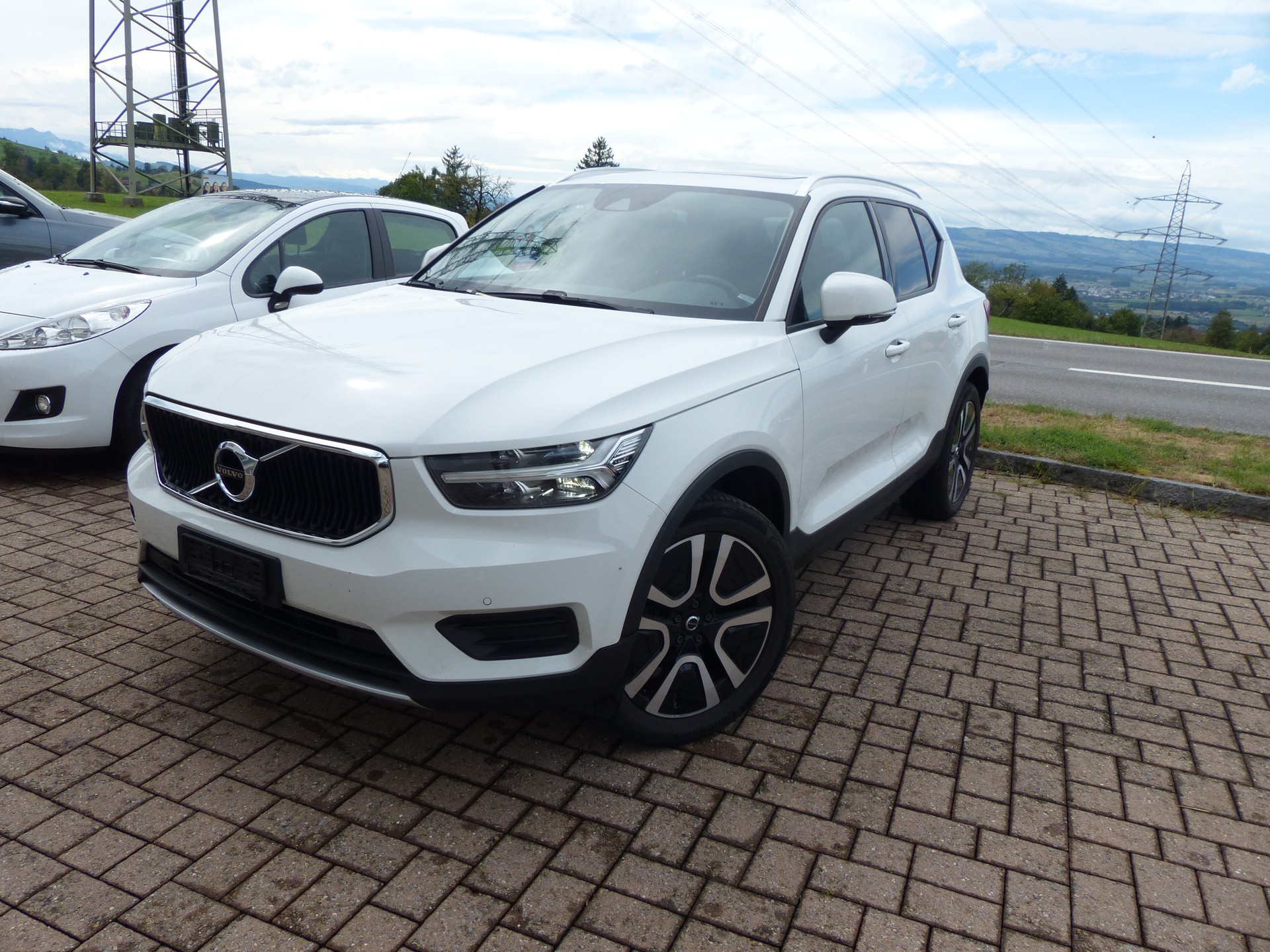 VOLVO XC40 T3 Momentum-image-0