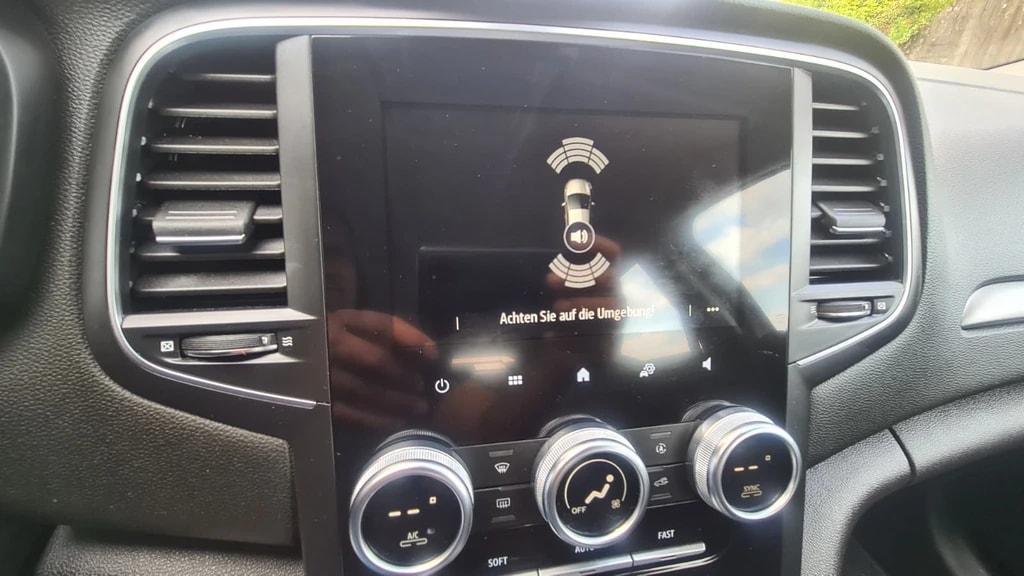 RENAULT Mégane Grandtour 1.5 dCi Business EDC ** Navigationssystem ** Tempomat ** Klimaautomat ** Ab MFK & Service ** Modell 2021 **-image-8