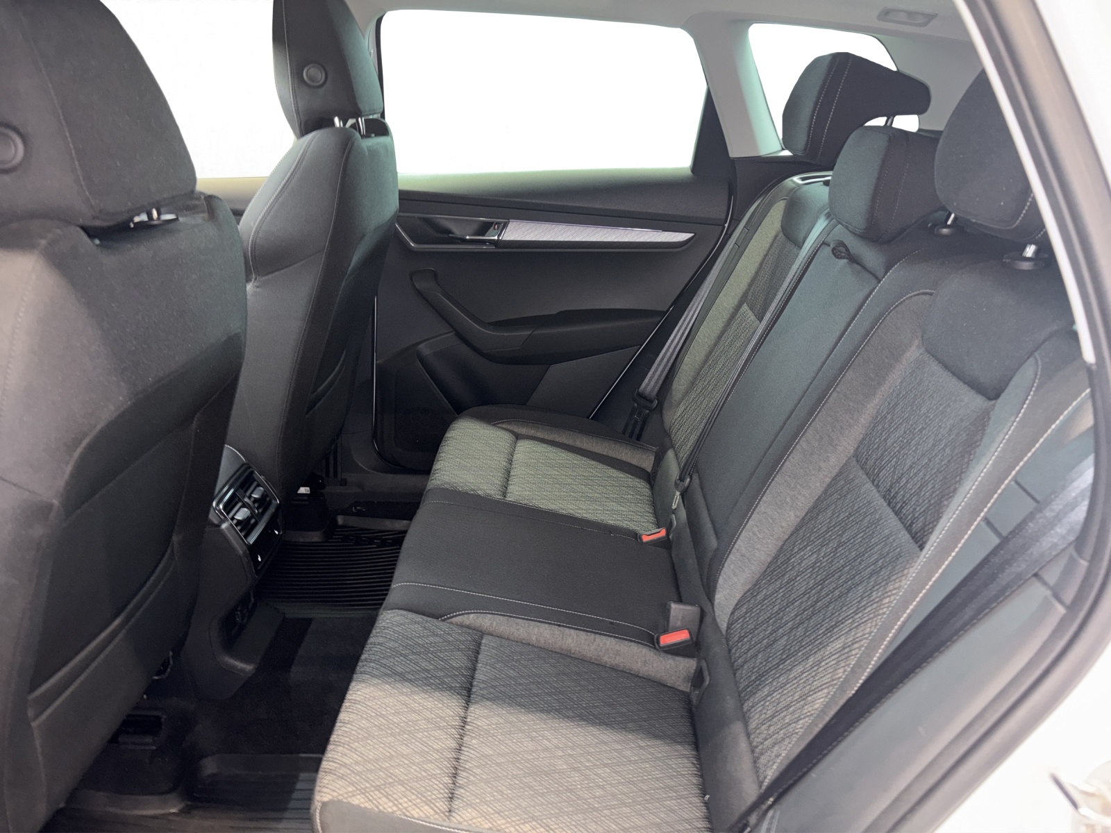 SKODA Karoq 2.0 TDI Style 4x4 DSG-image-13
