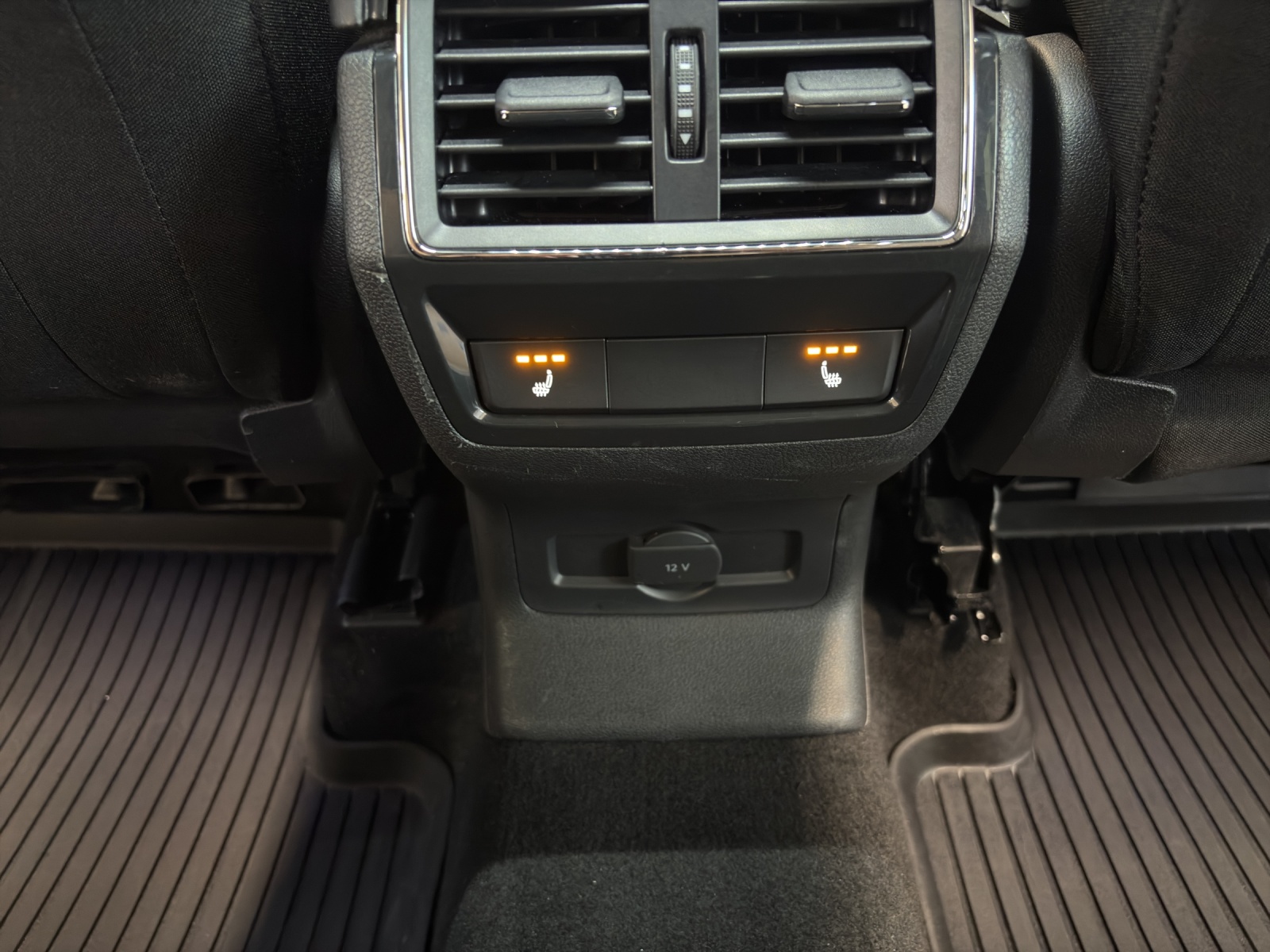 SKODA Karoq 2.0 TDI Style 4x4 DSG-image-14