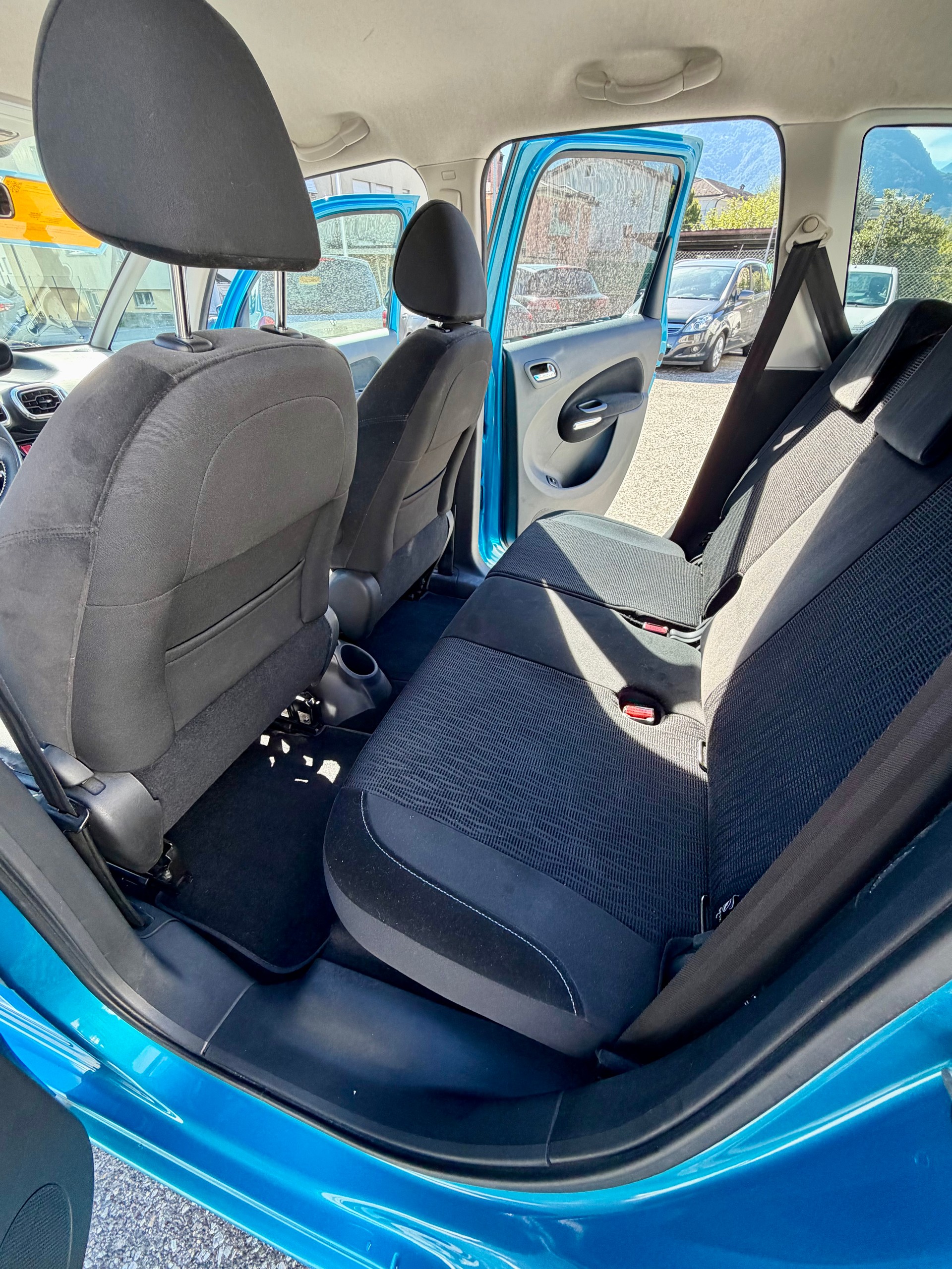 CITROEN C3 Picasso 1.6 HDi Exclusive EGS6-image-7