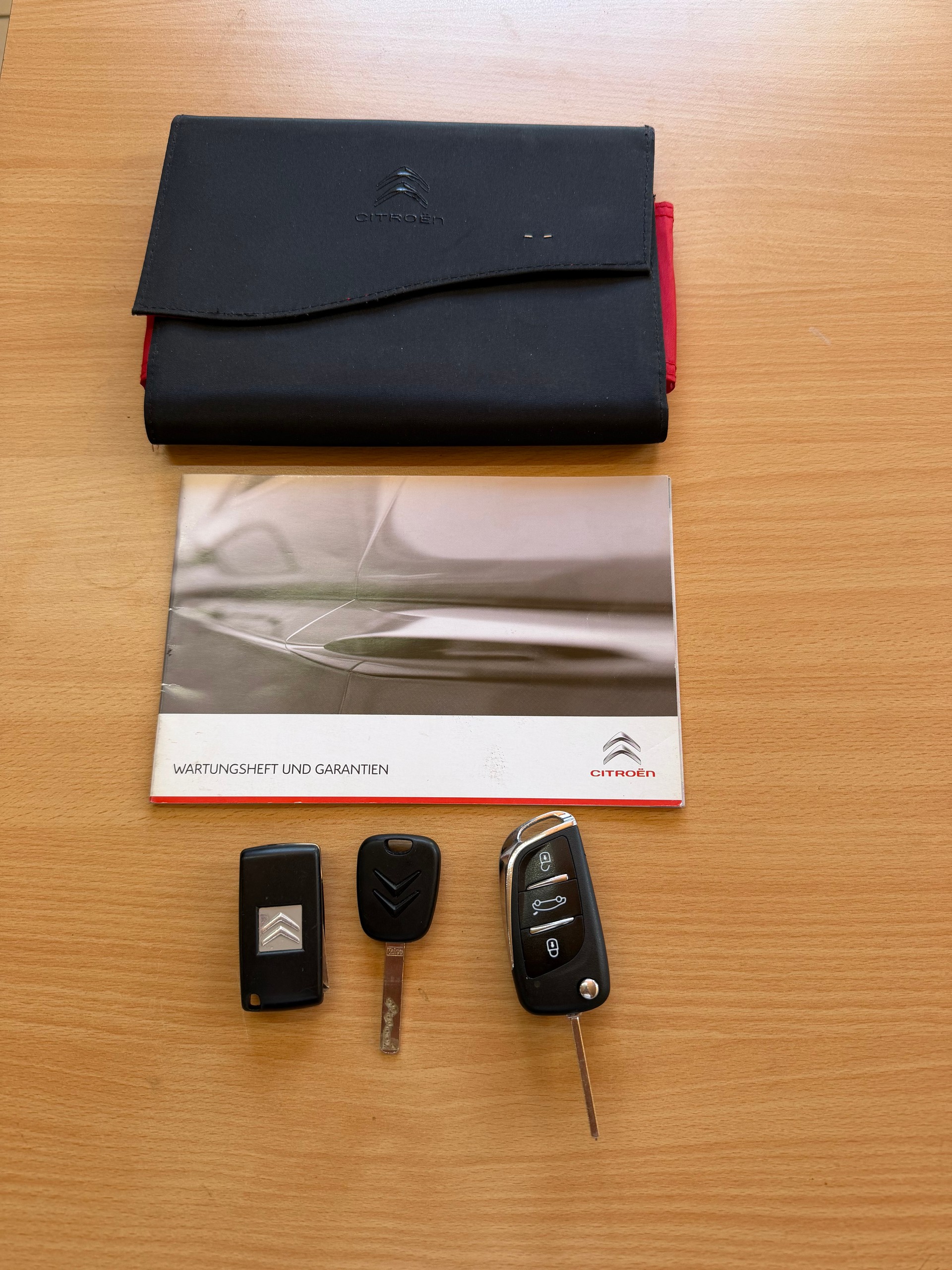 CITROEN C3 Picasso 1.6 HDi Exclusive EGS6-image-11