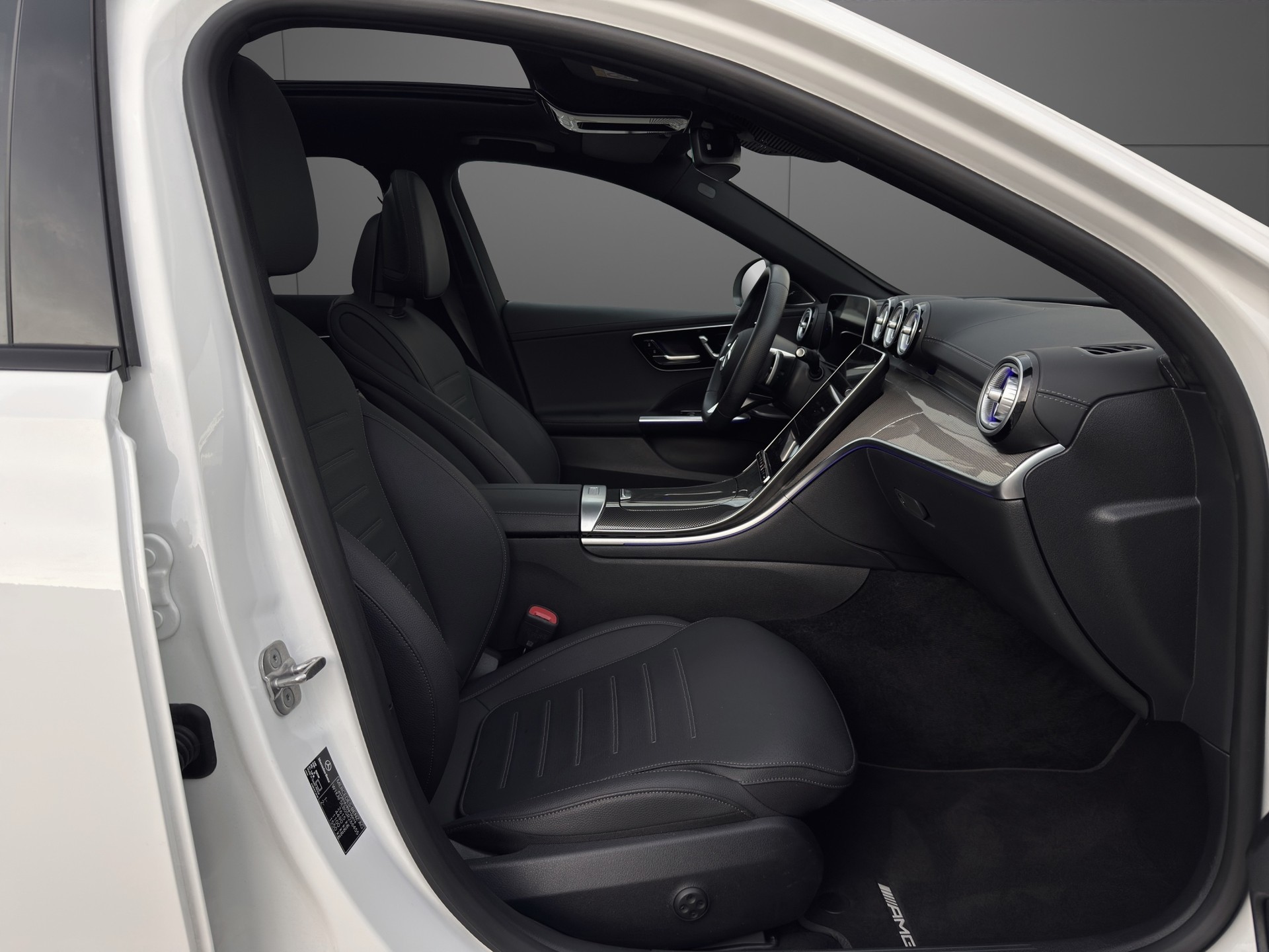 MERCEDES-BENZ C 300e AMG Line-image-11