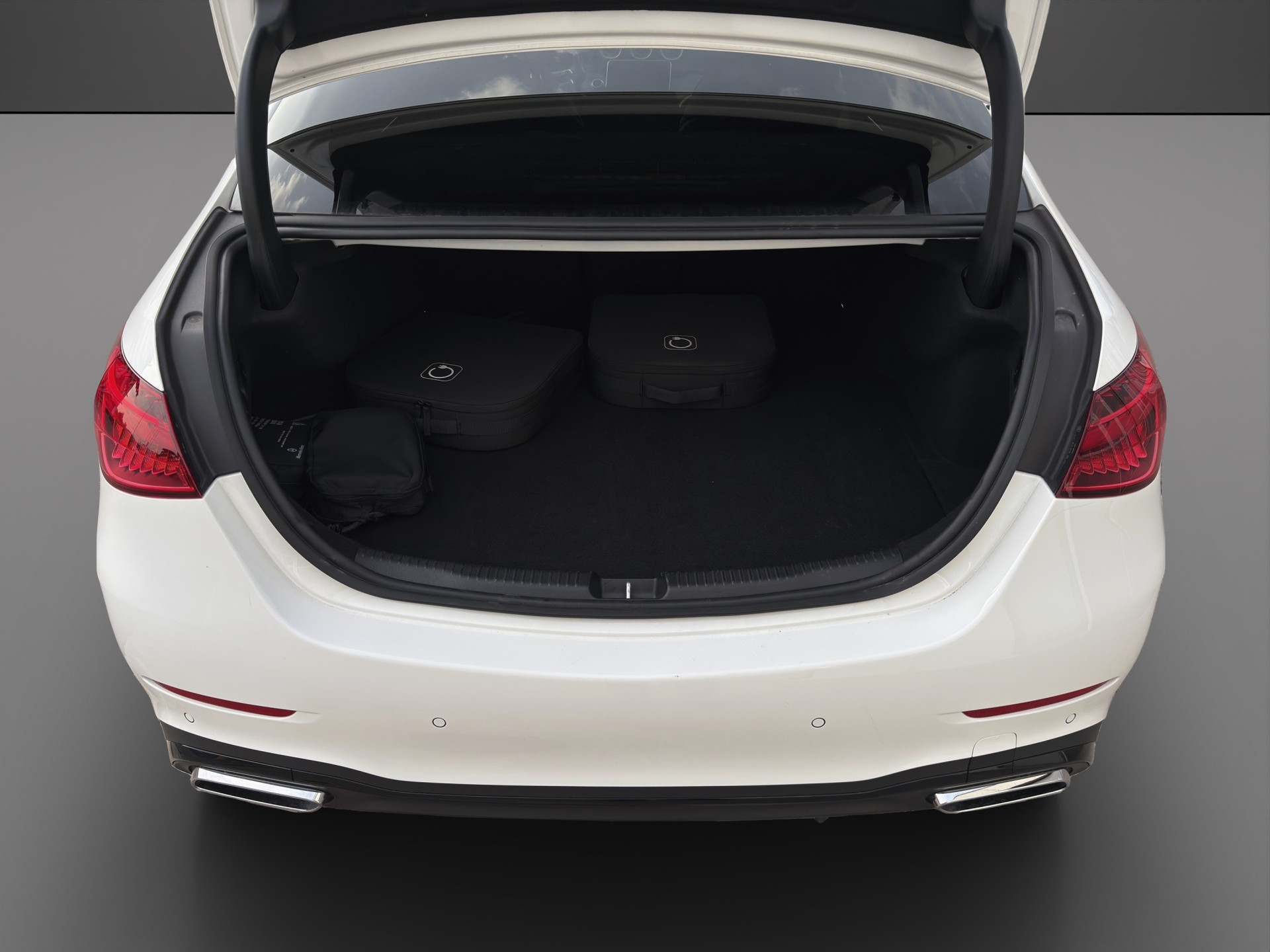 MERCEDES-BENZ C 300e AMG Line-image-3
