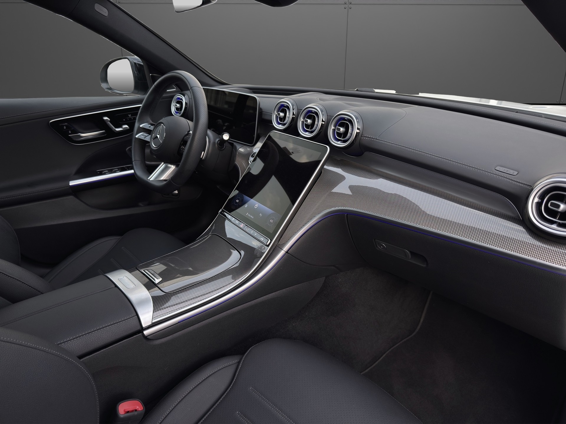 MERCEDES-BENZ C 300e AMG Line-image-12