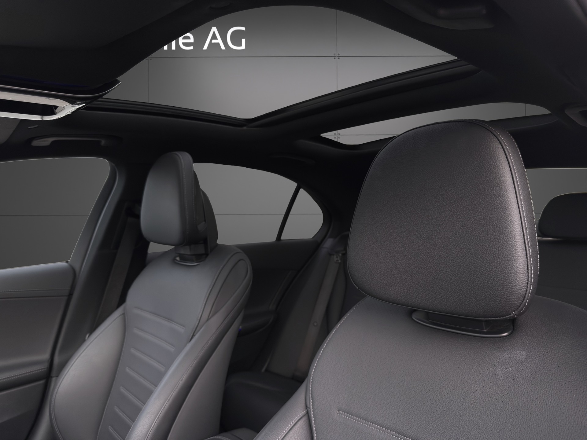 MERCEDES-BENZ C 300e AMG Line-image-8