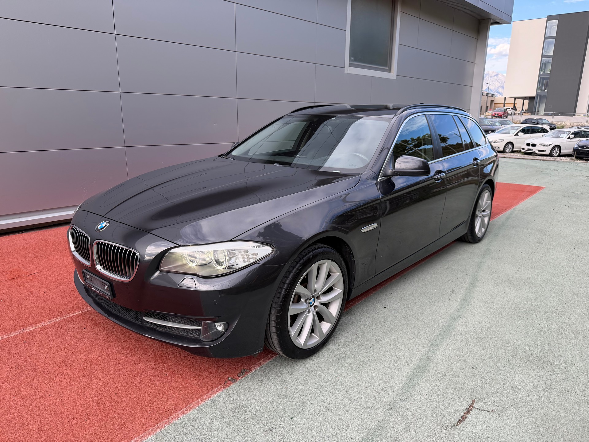 BMW 525d xDrive Touring Steptronic-image-0