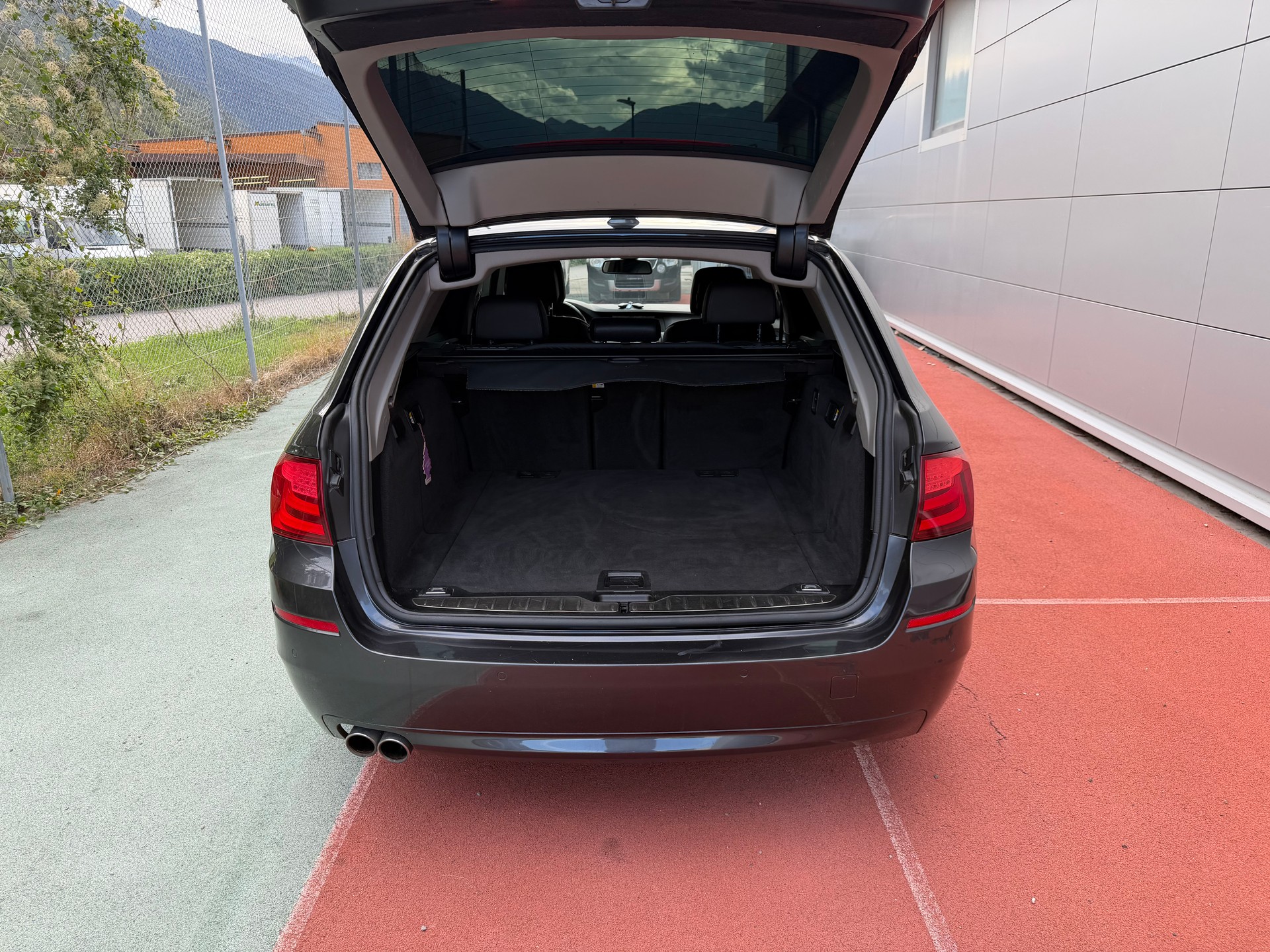 BMW 525d xDrive Touring Steptronic-image-12