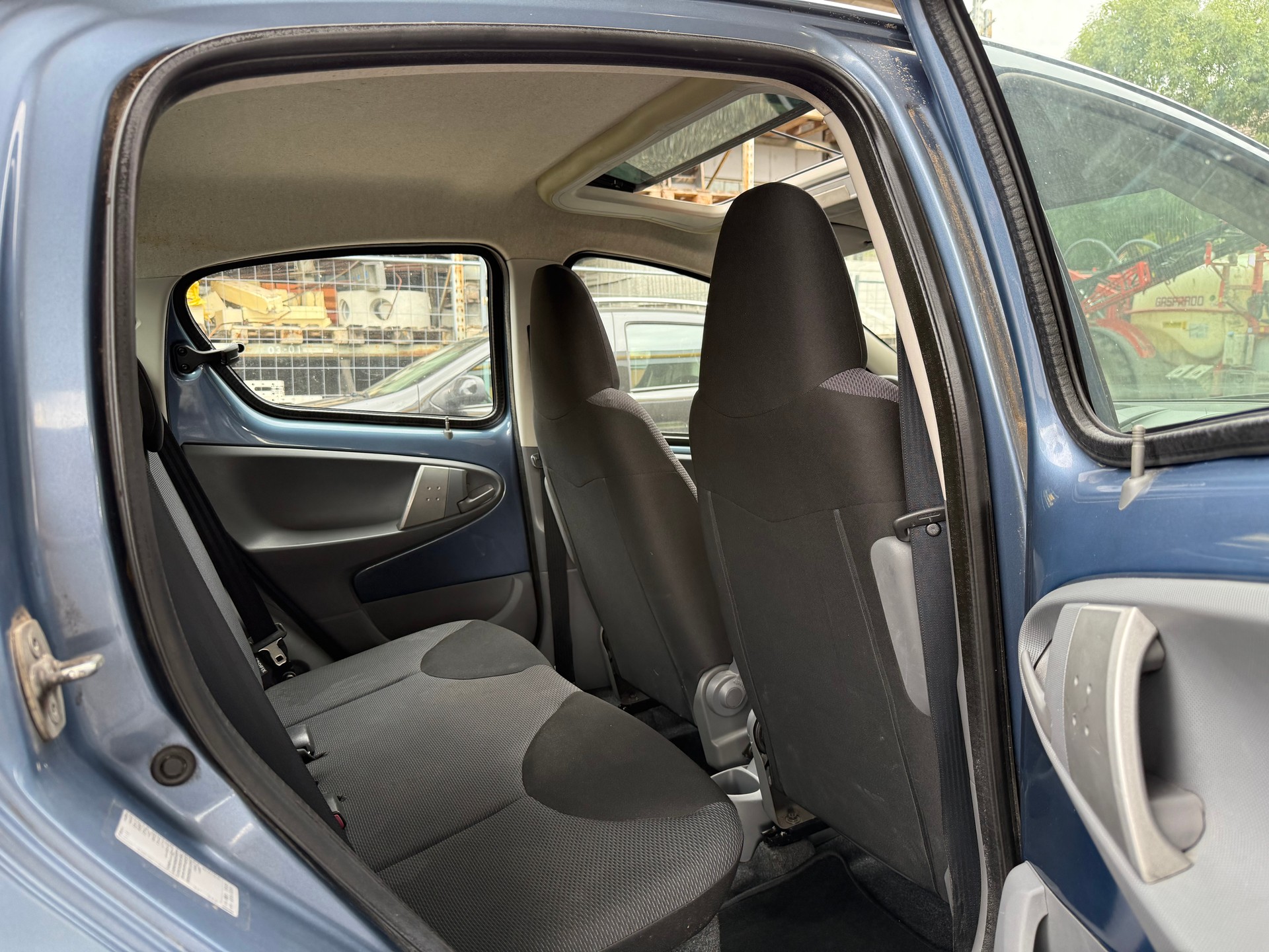TOYOTA Aygo 1.0 blue-image-9