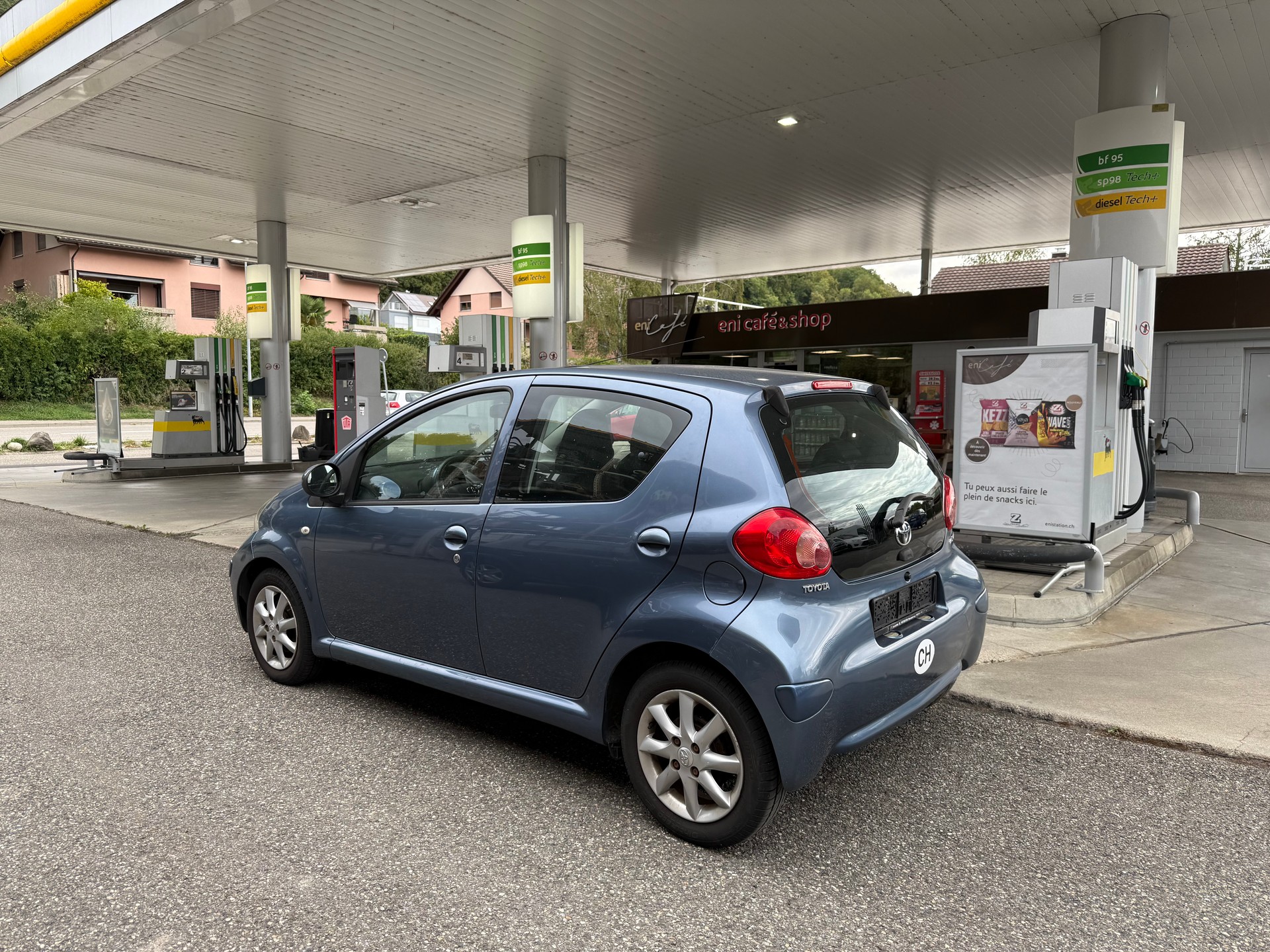 TOYOTA Aygo 1.0 blue-image-3
