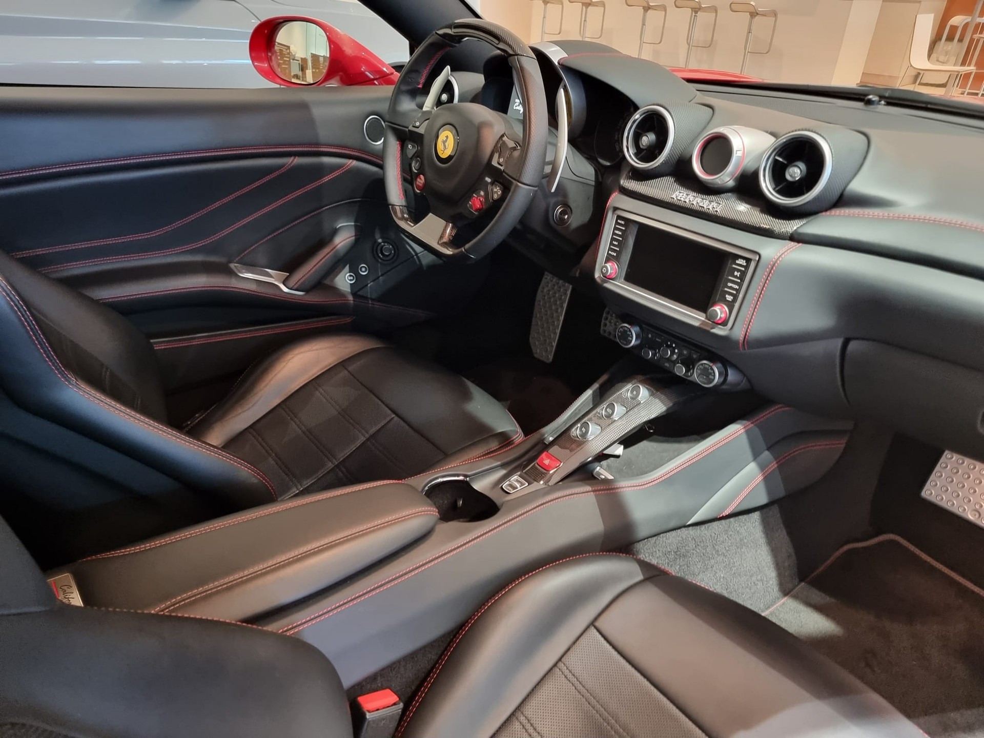 FERRARI California 3.9 V8 T-image-4