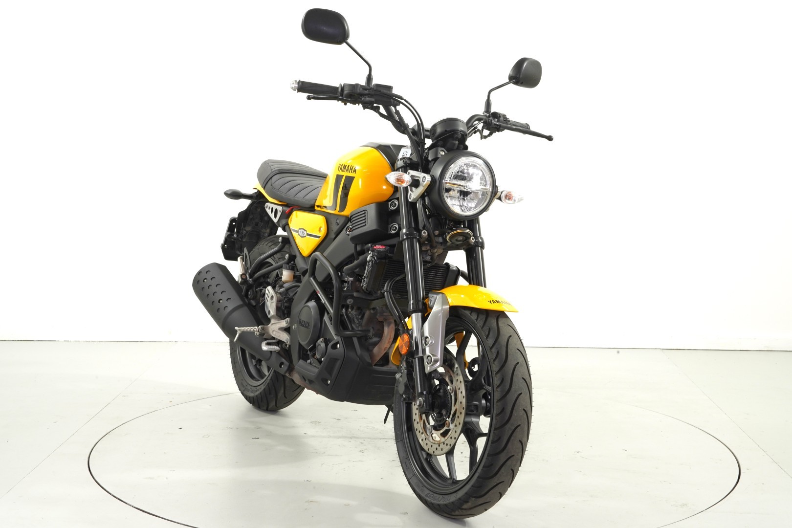 YAMAHA XSR 125 ABS-showroom-element-1