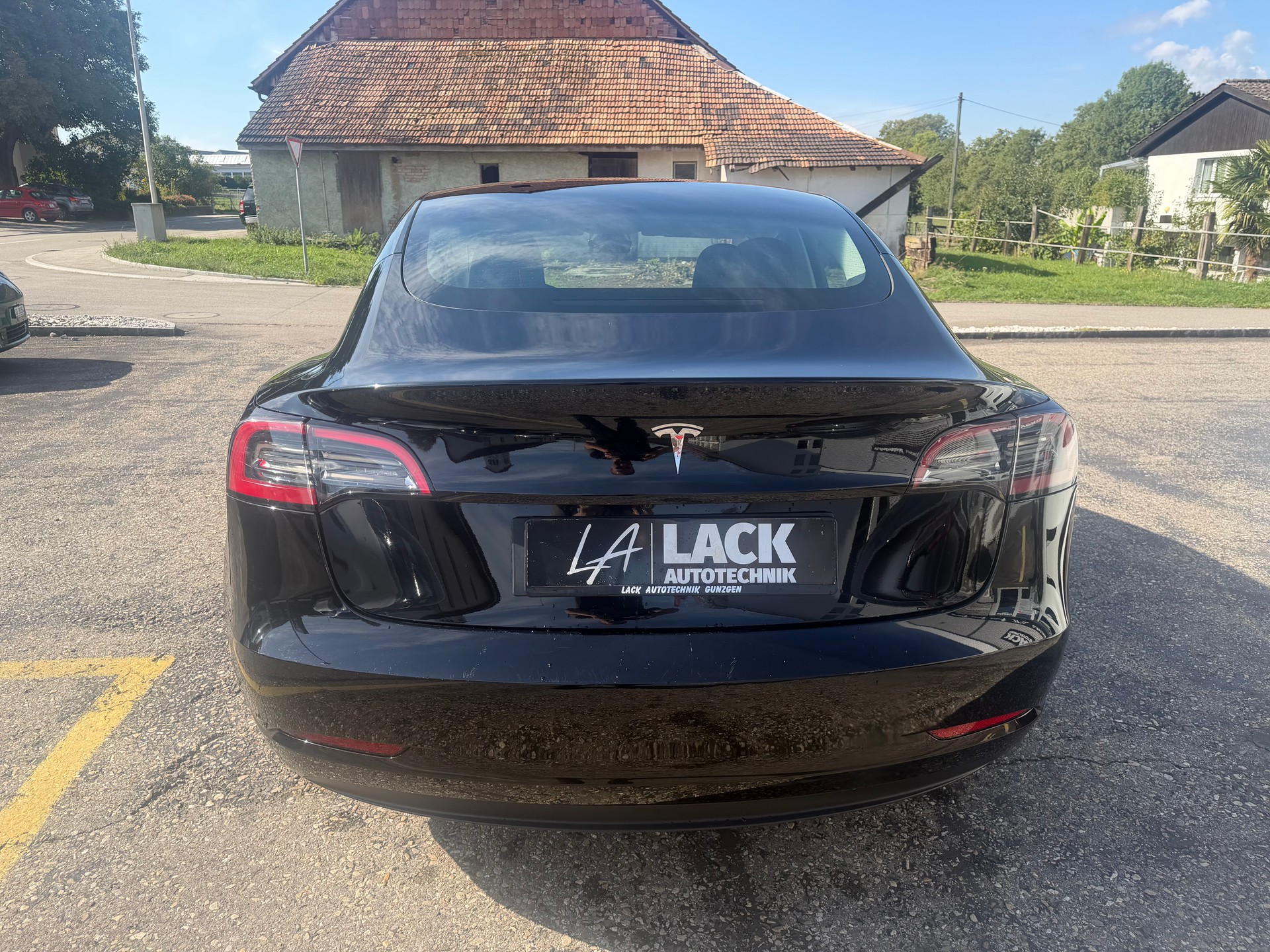 TESLA Model 3-image-4