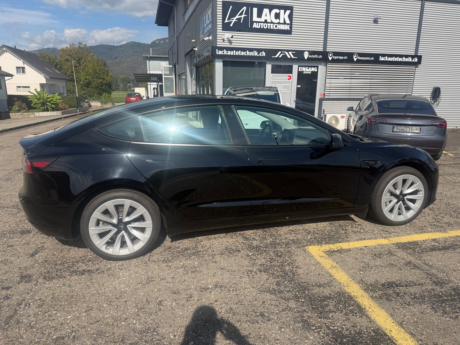 TESLA Model 3-image-6