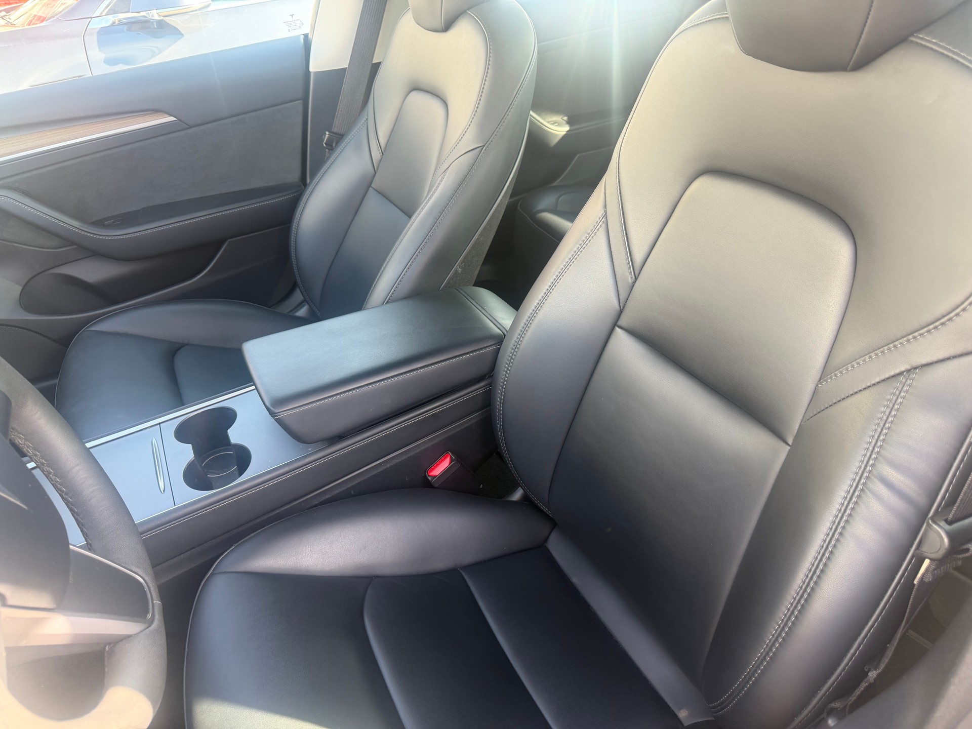 TESLA Model 3-image-10