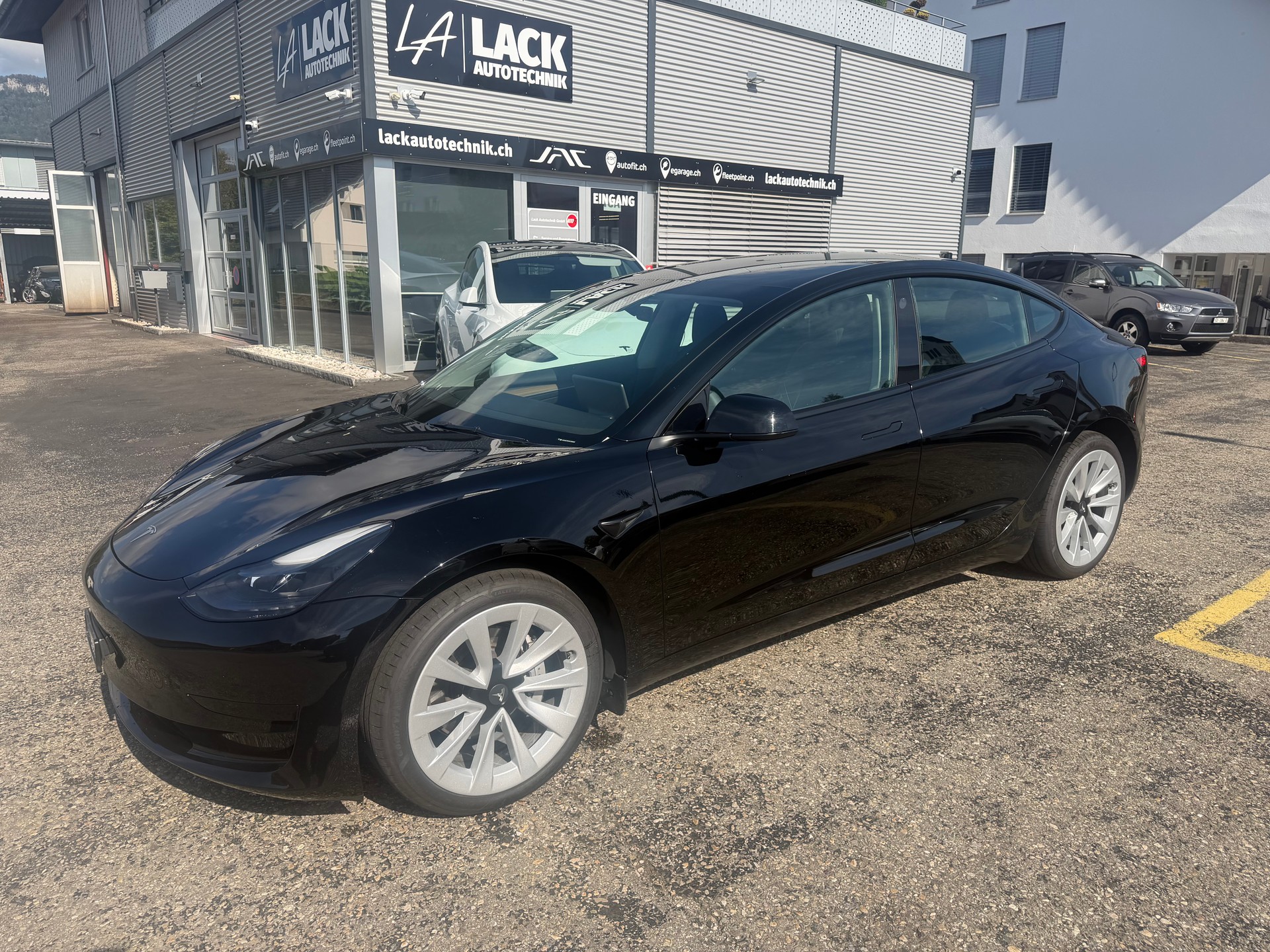 TESLA Model 3-image-0