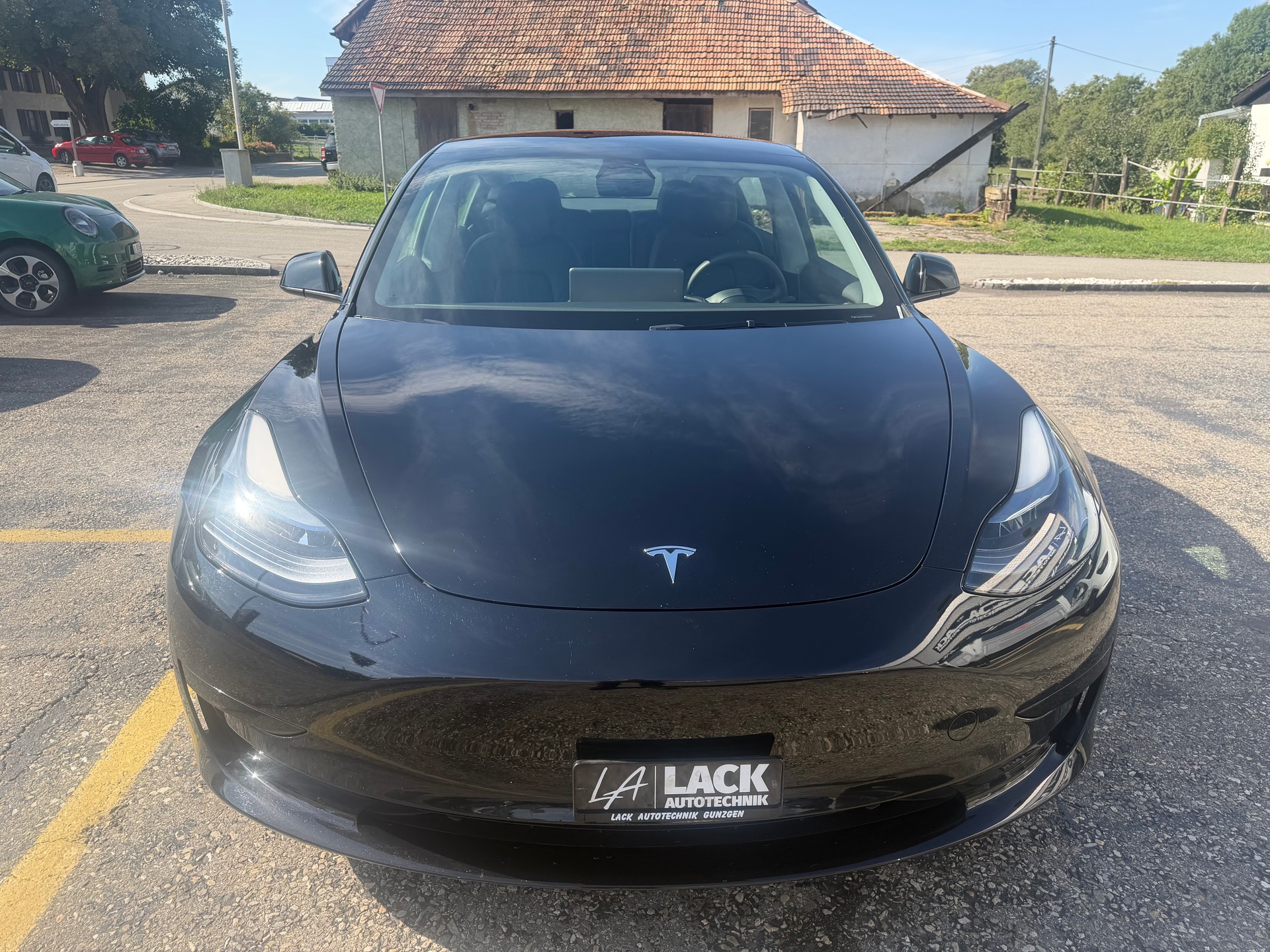 TESLA Model 3-image-8