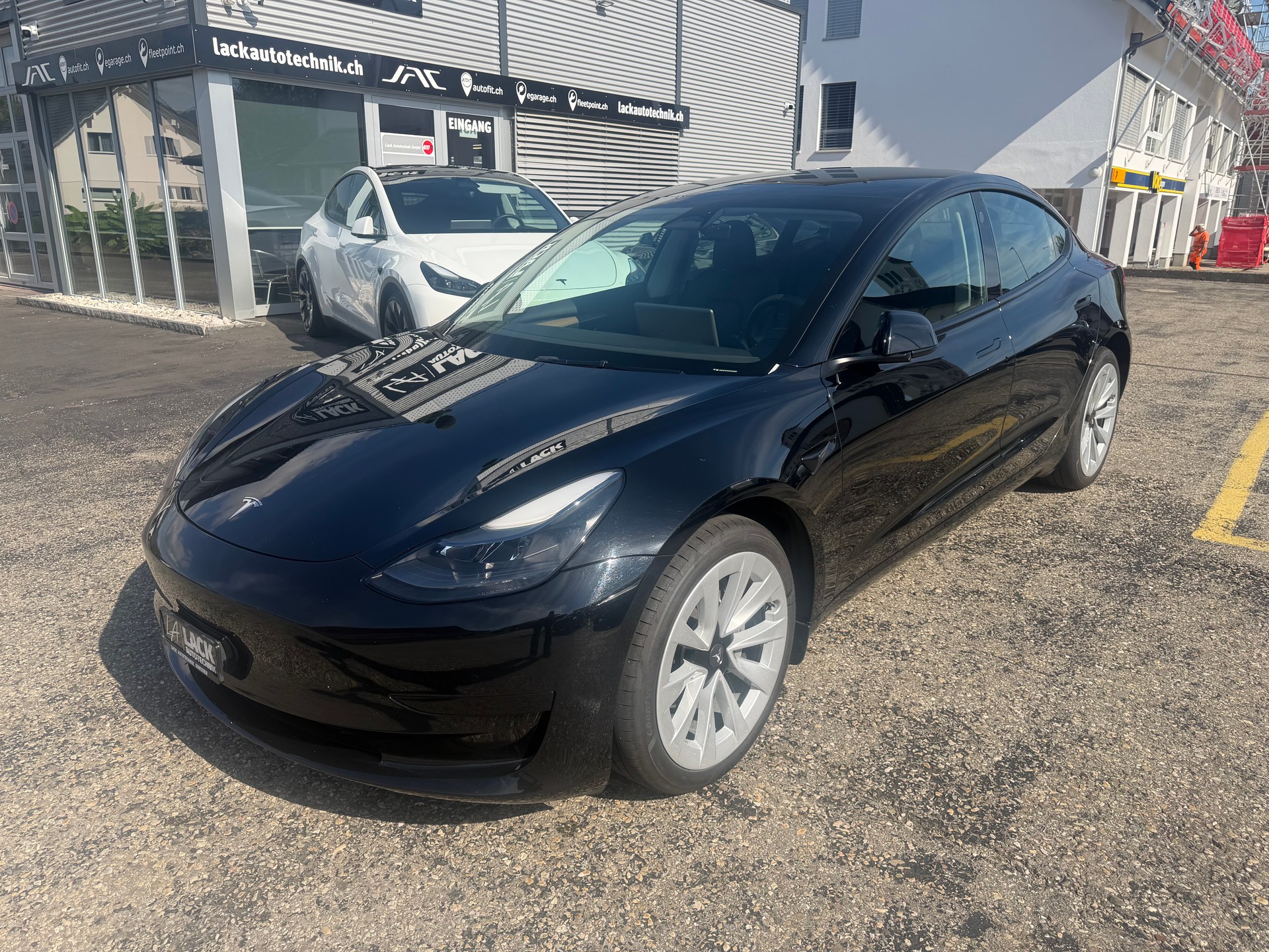 TESLA Model 3-image-1