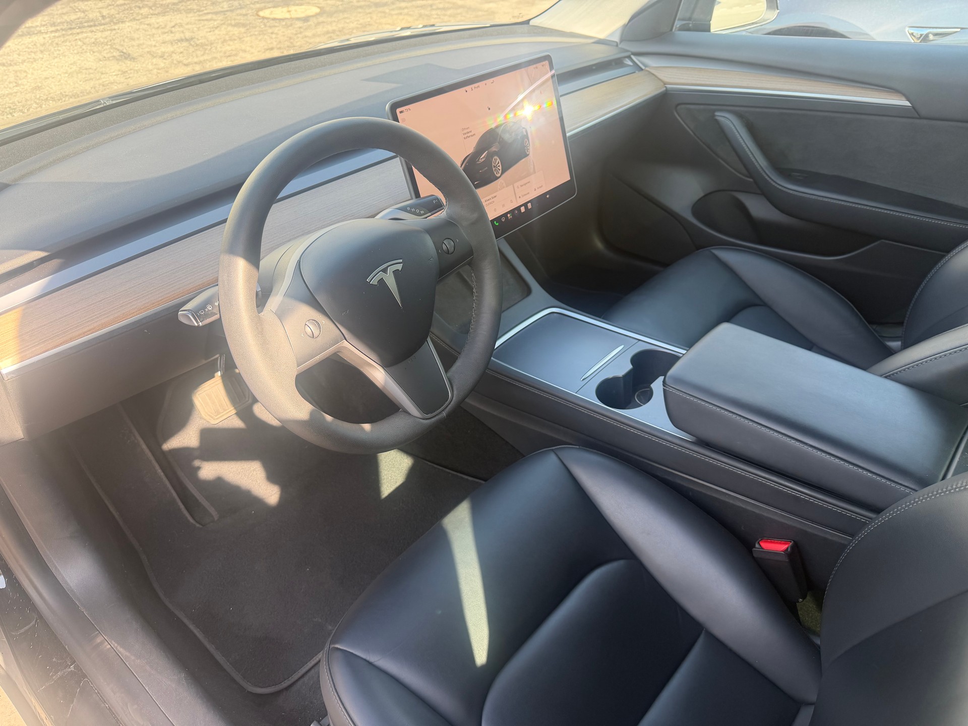 TESLA Model 3-image-9
