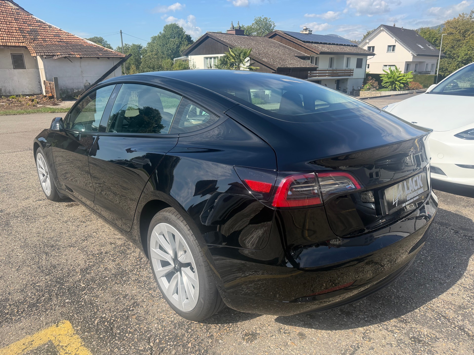 TESLA Model 3-image-3