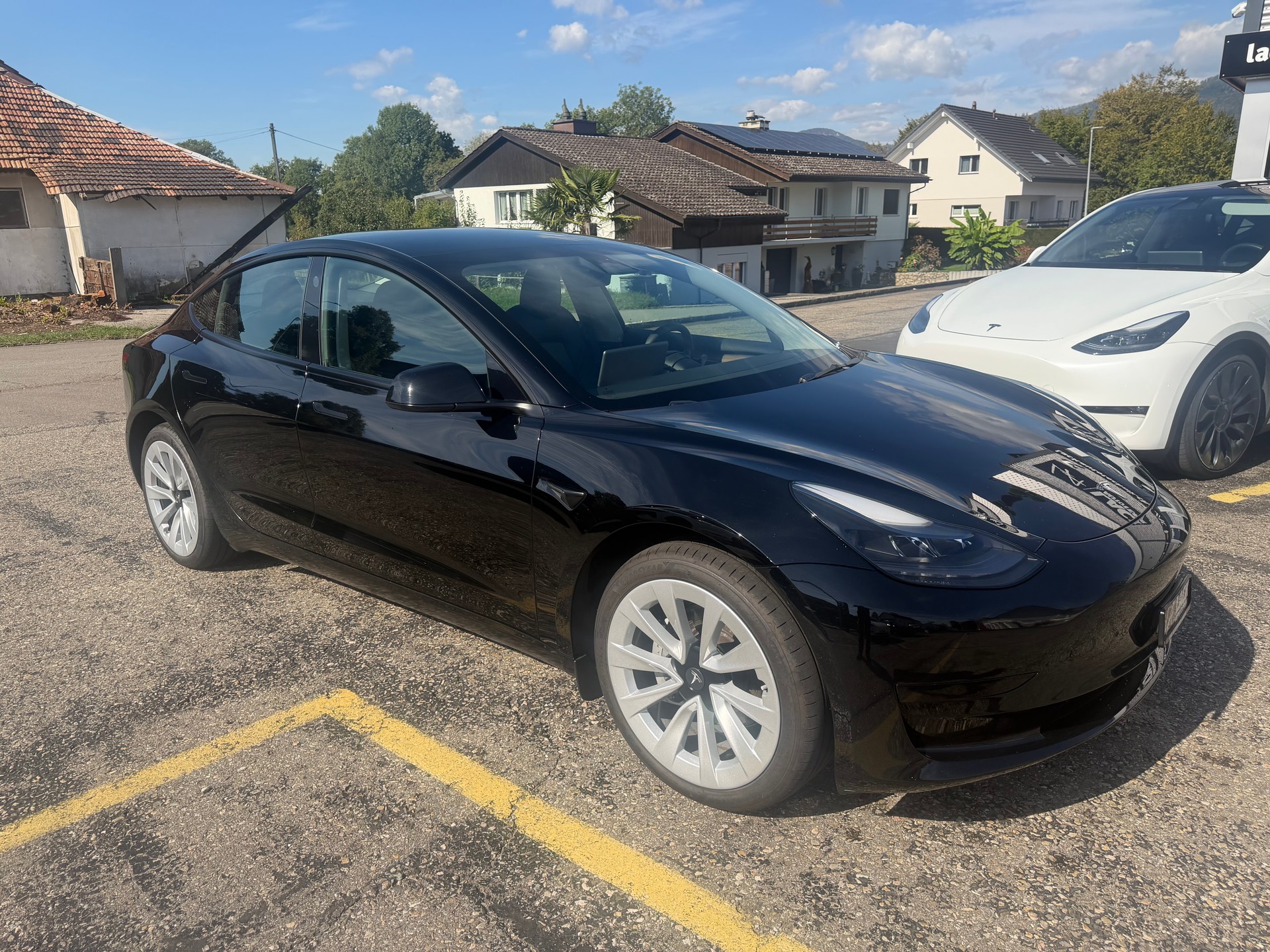 TESLA Model 3-image-7