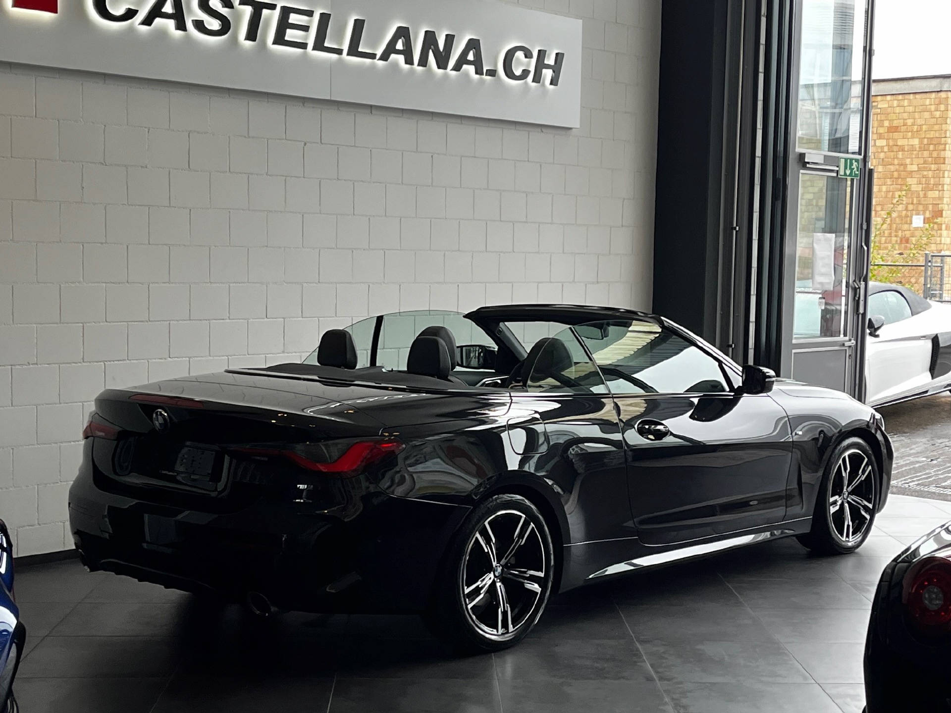 BMW 420i Cabrio M Sport-image-10