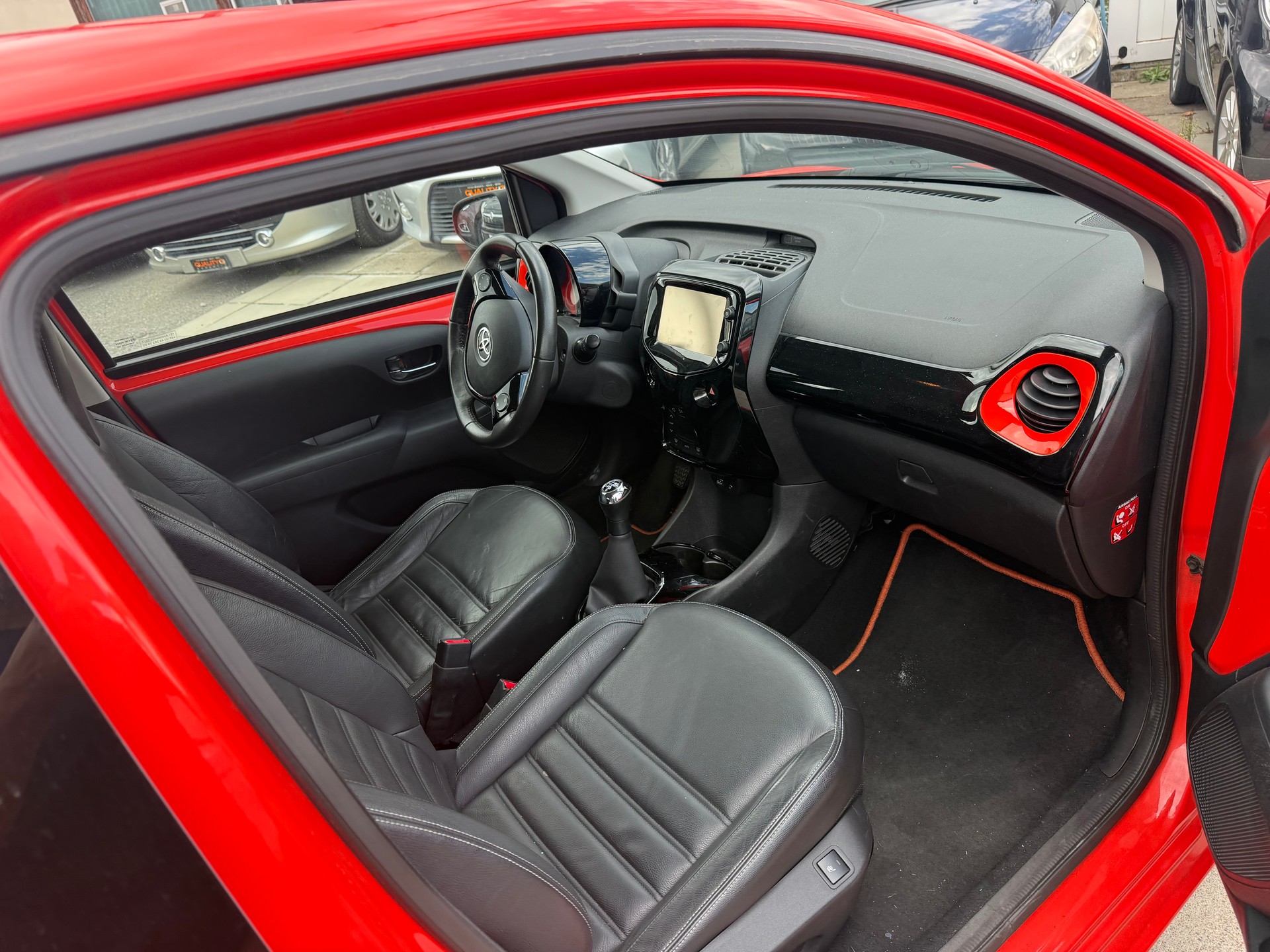 TOYOTA Aygo 1.2 VVT-i x-play-image-9