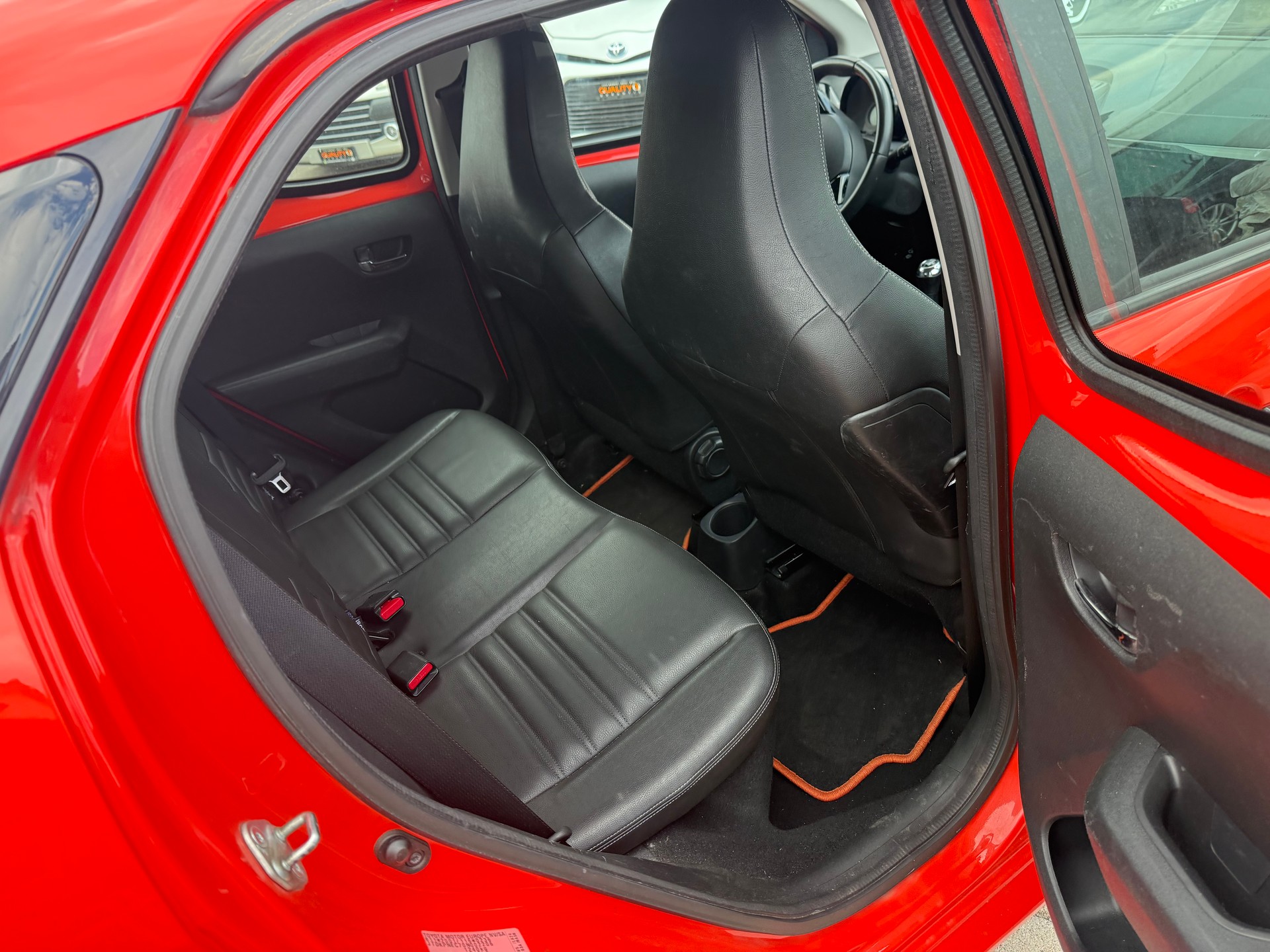 TOYOTA Aygo 1.2 VVT-i x-play-image-8