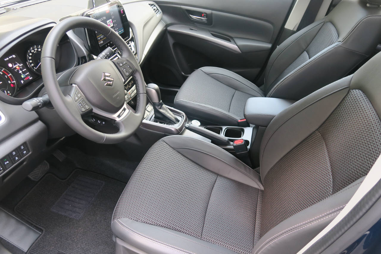 SUZUKI S-Cross 1.4 T Piz Sulai Top Hybrid 4x4-image-3