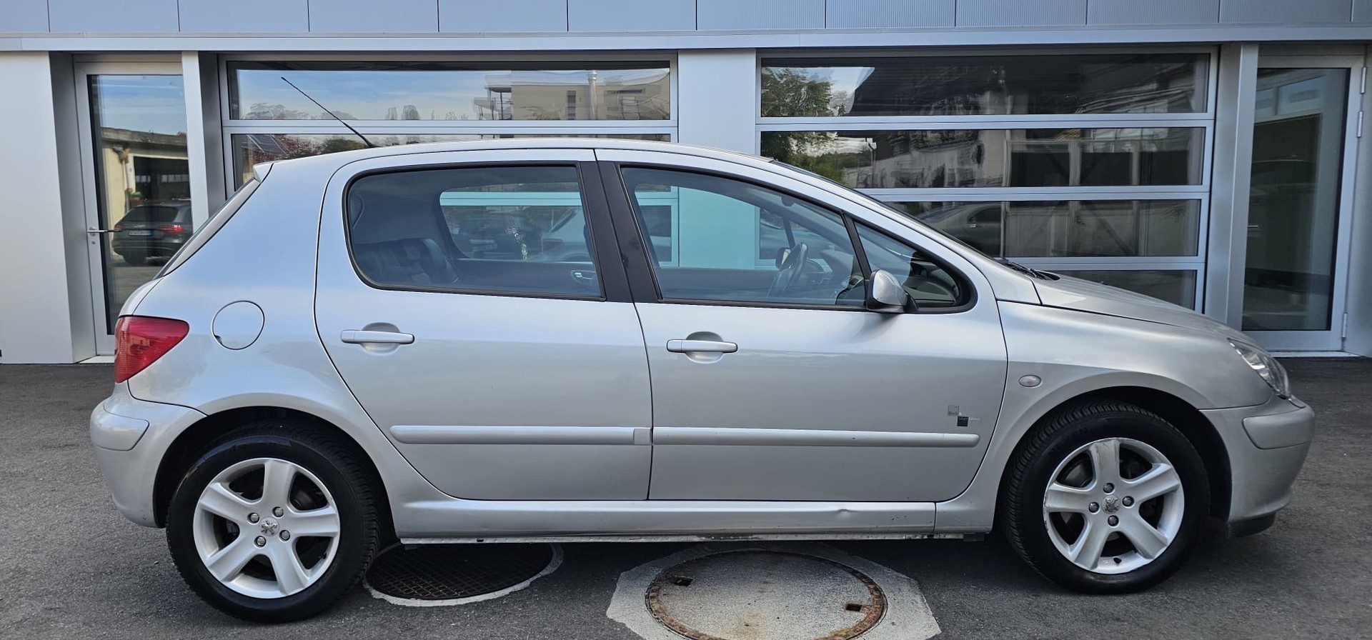 PEUGEOT 307 2.0 16V XS-image-3