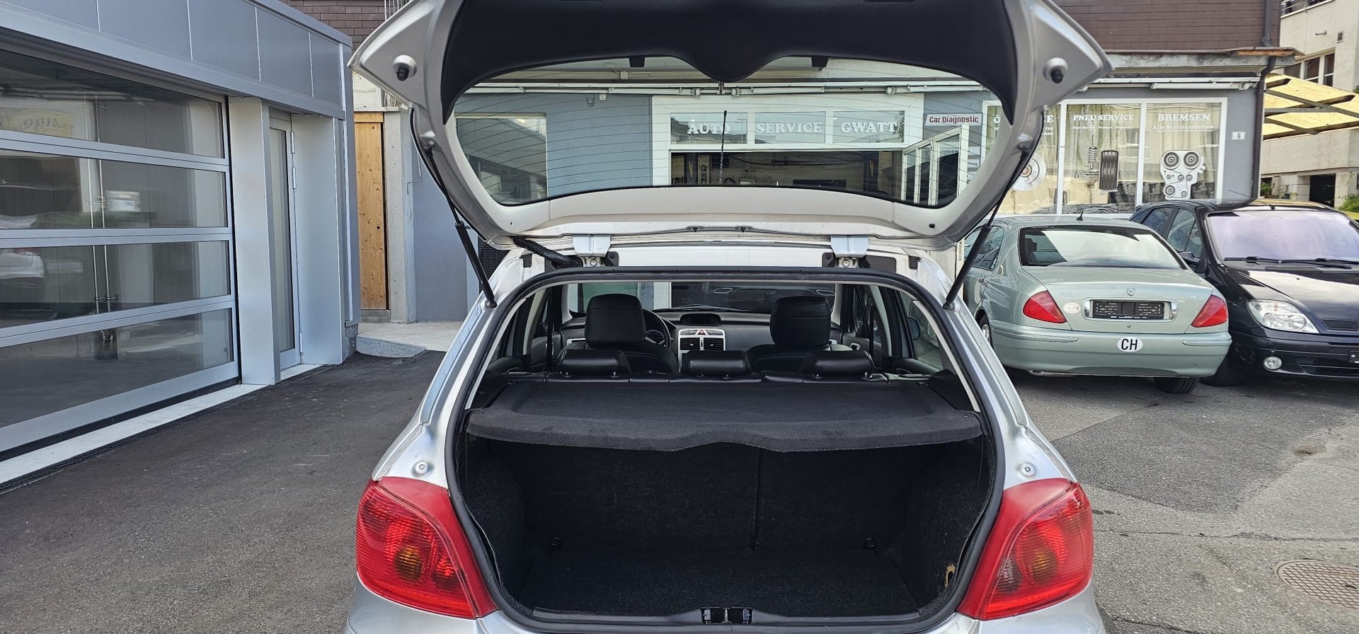 PEUGEOT 307 2.0 16V XS-image-8