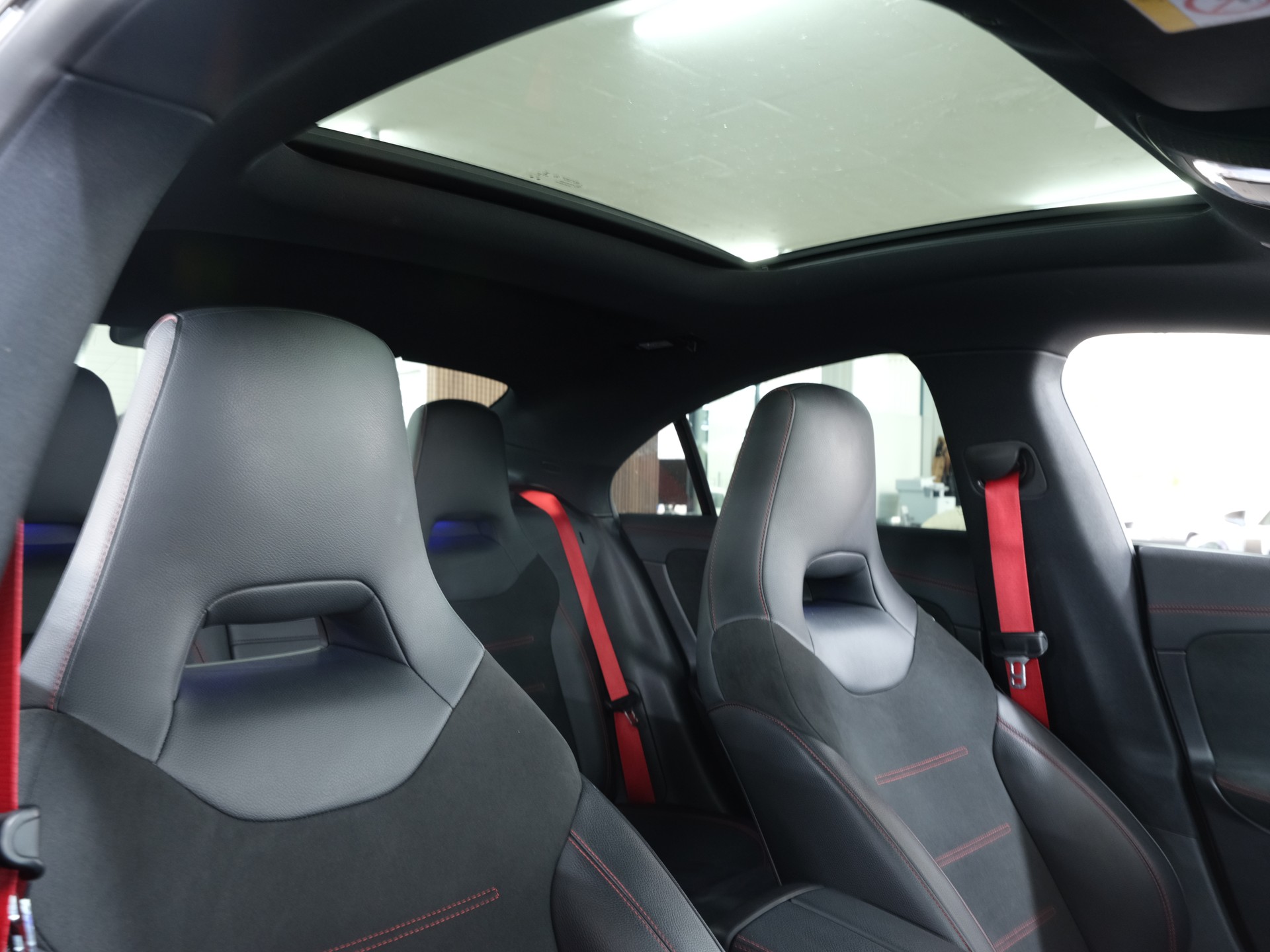 MERCEDES-BENZ CLA 35 AMG 4Matic 7G-DCT *Burmester* *AMG Performance* *Panorama*-image-32