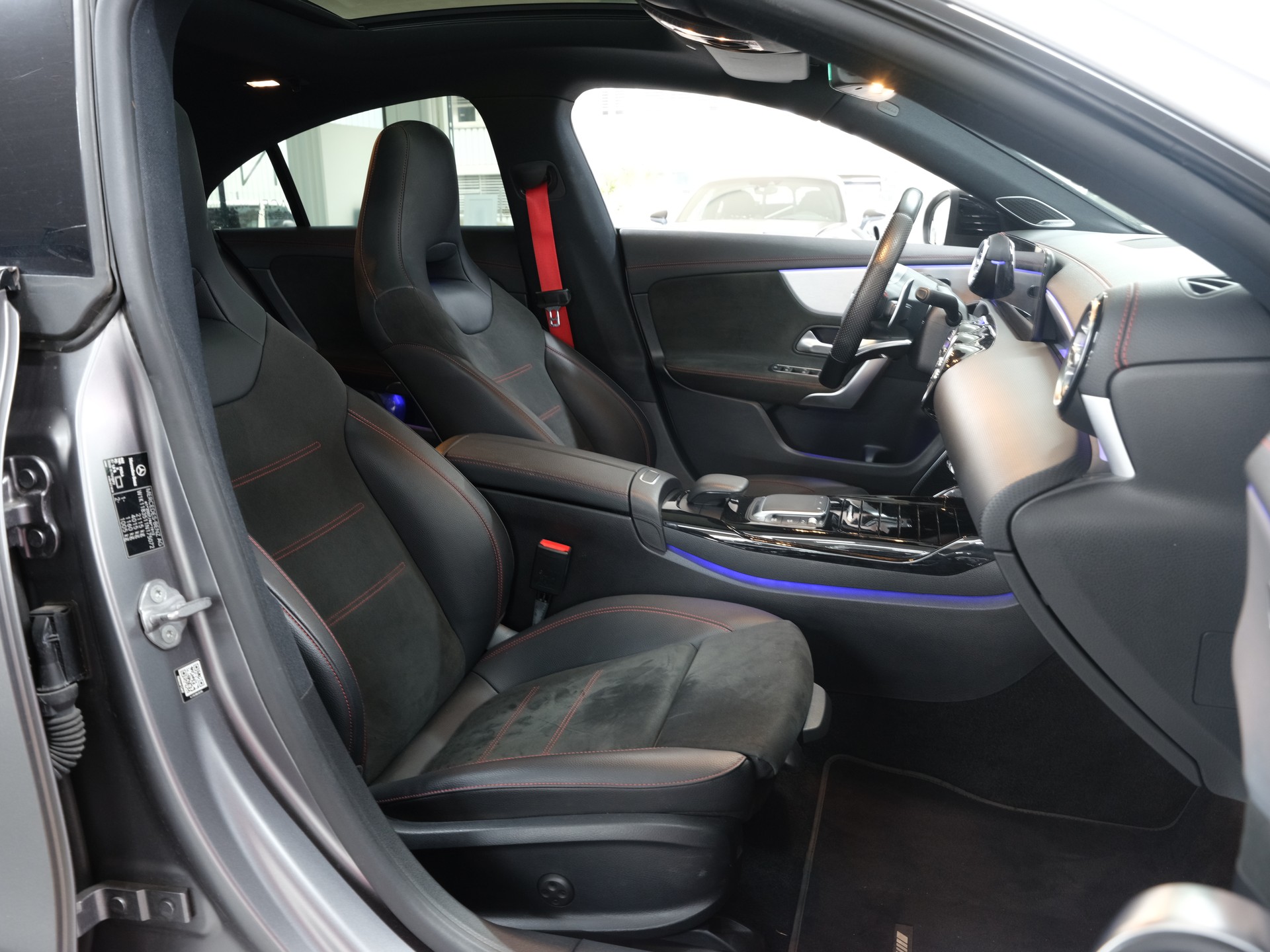 MERCEDES-BENZ CLA 35 AMG 4Matic 7G-DCT *Burmester* *AMG Performance* *Panorama*-image-30
