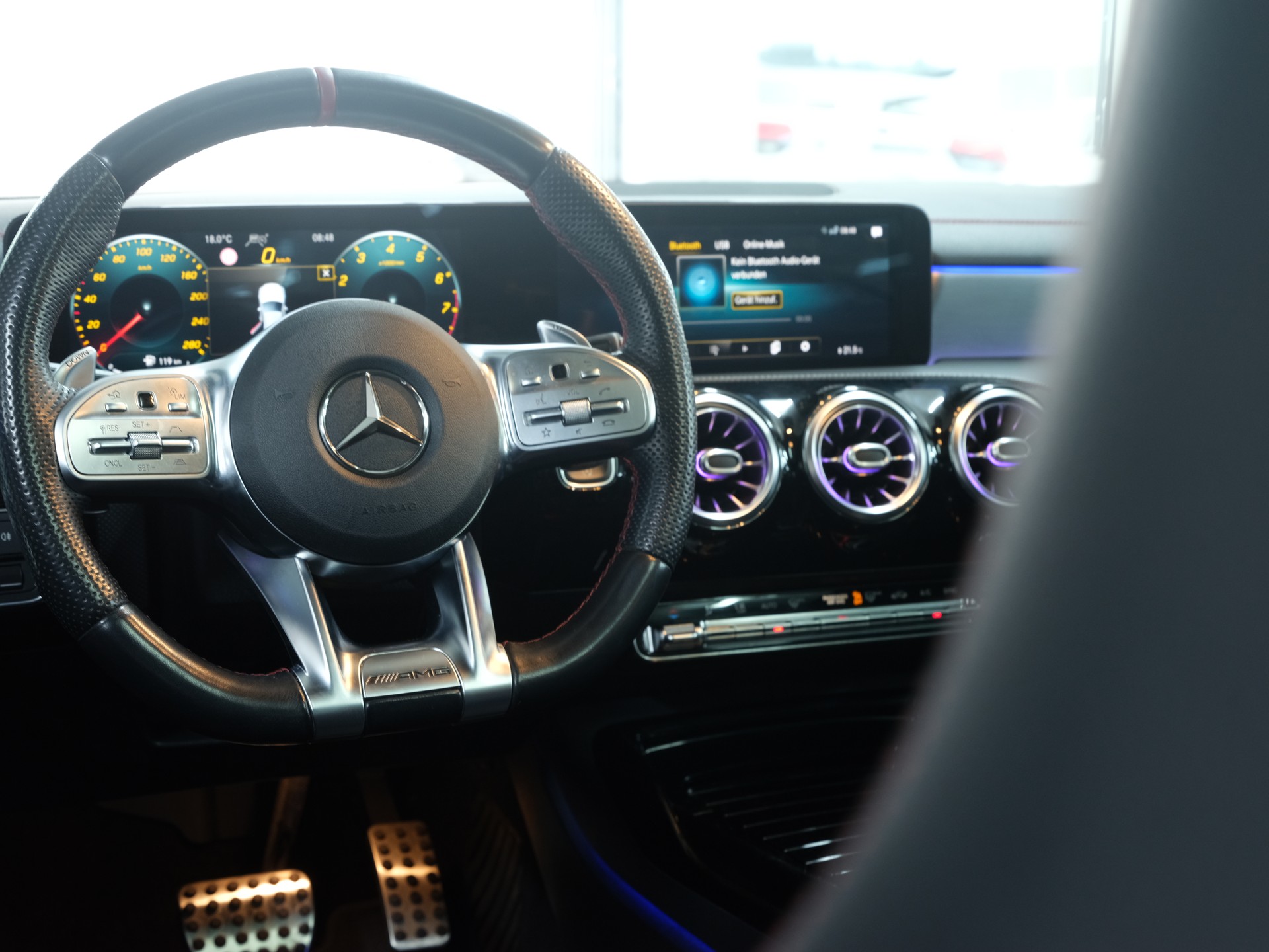 MERCEDES-BENZ CLA 35 AMG 4Matic 7G-DCT *Burmester* *AMG Performance* *Panorama*-image-25