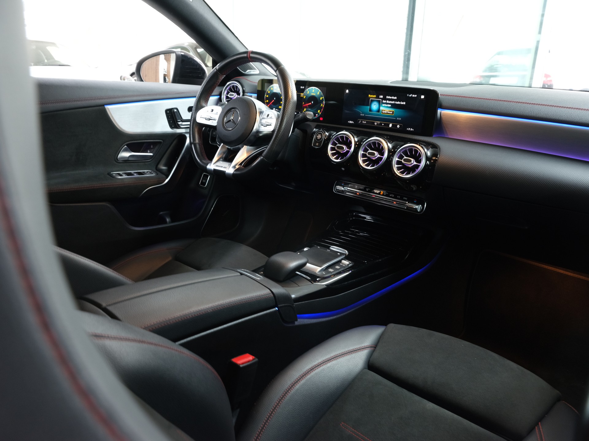 MERCEDES-BENZ CLA 35 AMG 4Matic 7G-DCT *Burmester* *AMG Performance* *Panorama*-image-28