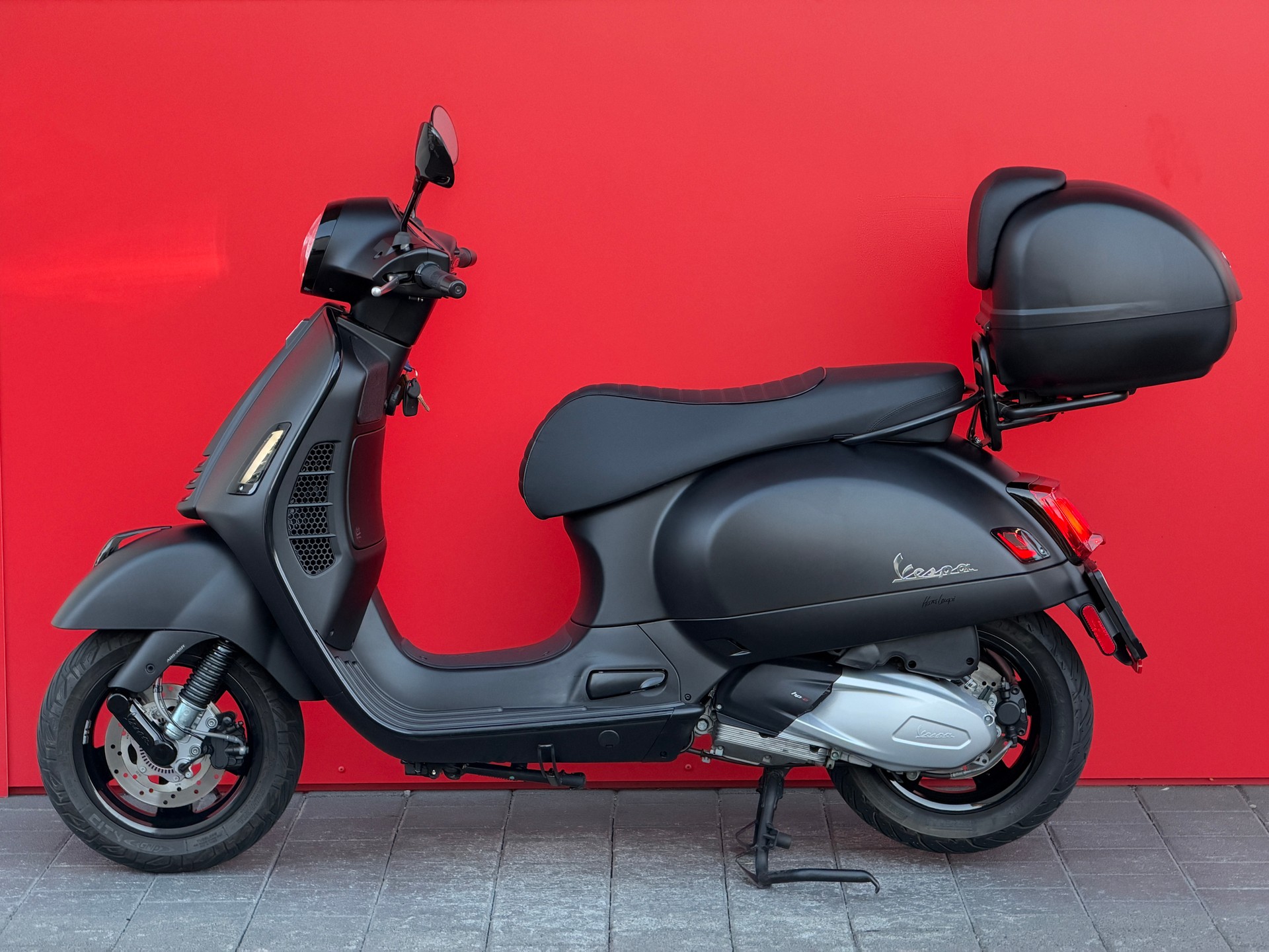 PIAGGIO Vespa GTS 300 HPE Super Notte ABS/ASR-showroom-element-3