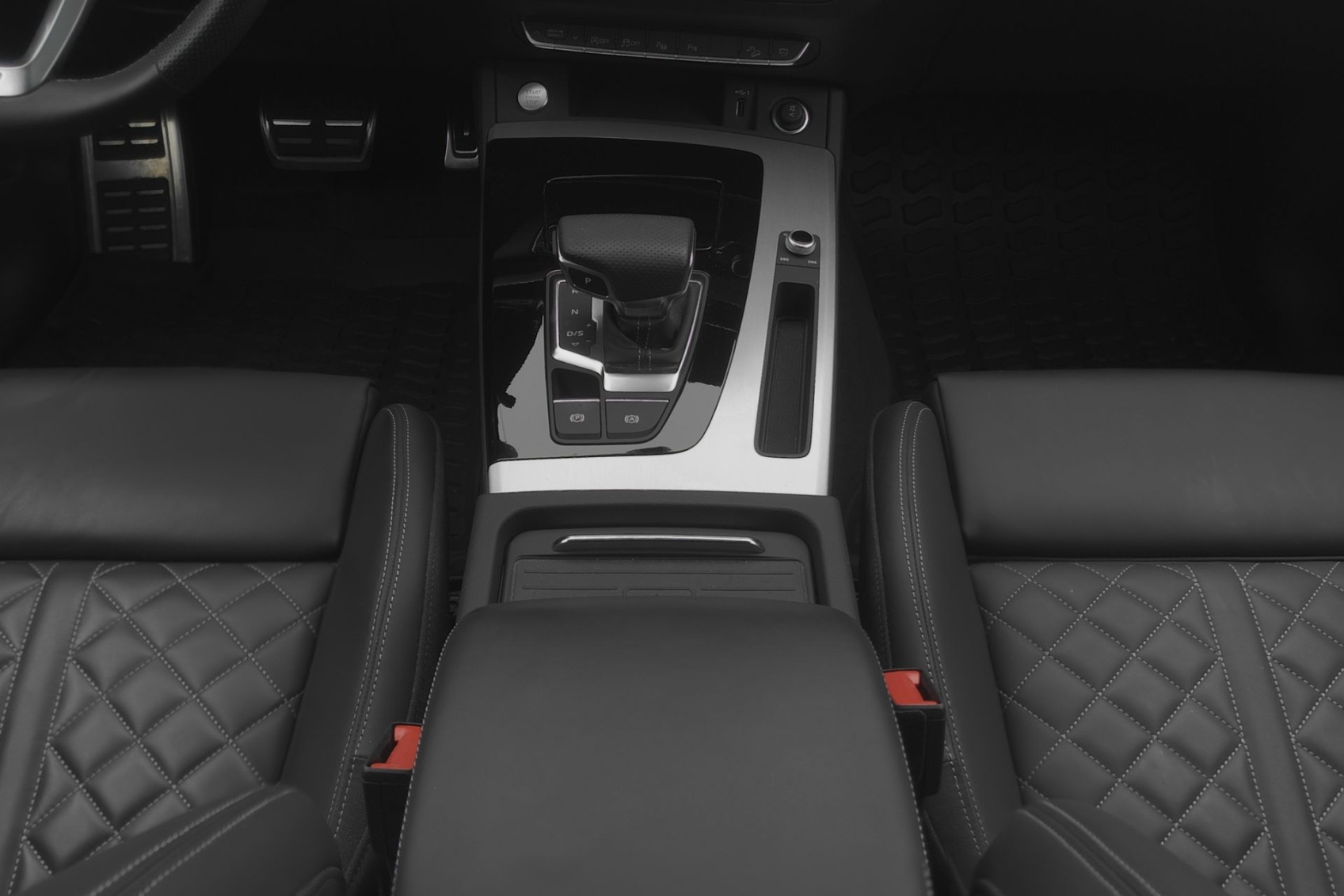AUDI Q5 40 TDI S-line quattro S-tronic *CH-FZG. / Gratisservice / Werksgarantie*-image-9