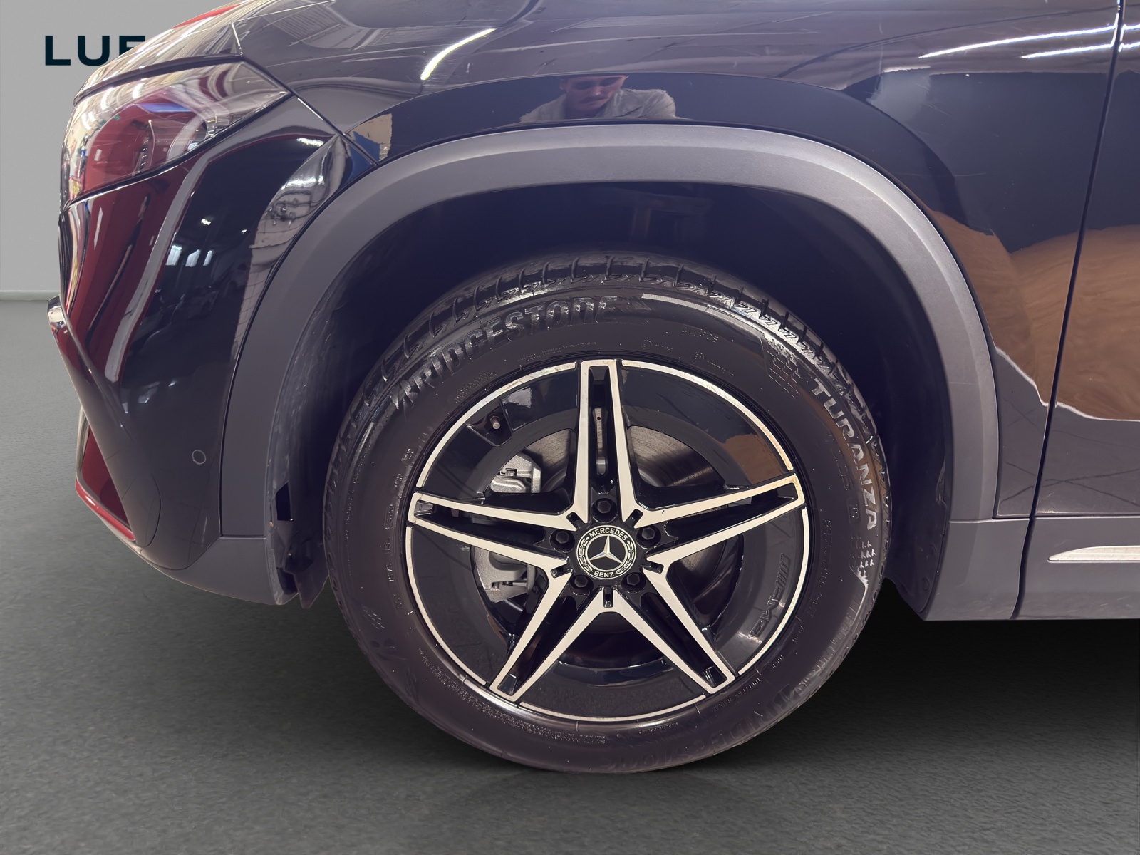 MERCEDES-BENZ EQA 300 4M - AMG / DISTRONIC / 360 Grad Kamera / Panorama-Dach-image-6