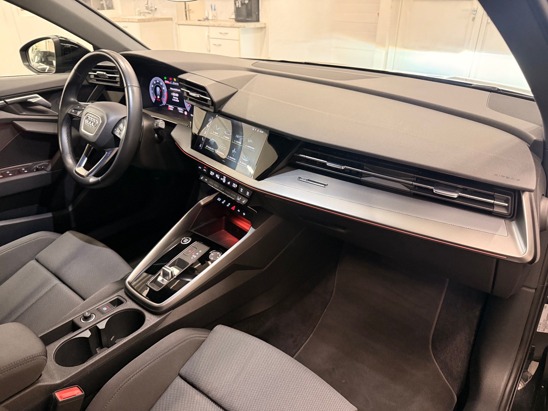 AUDI A3 Sportback 35 TFSI S line S-tronic-image-6