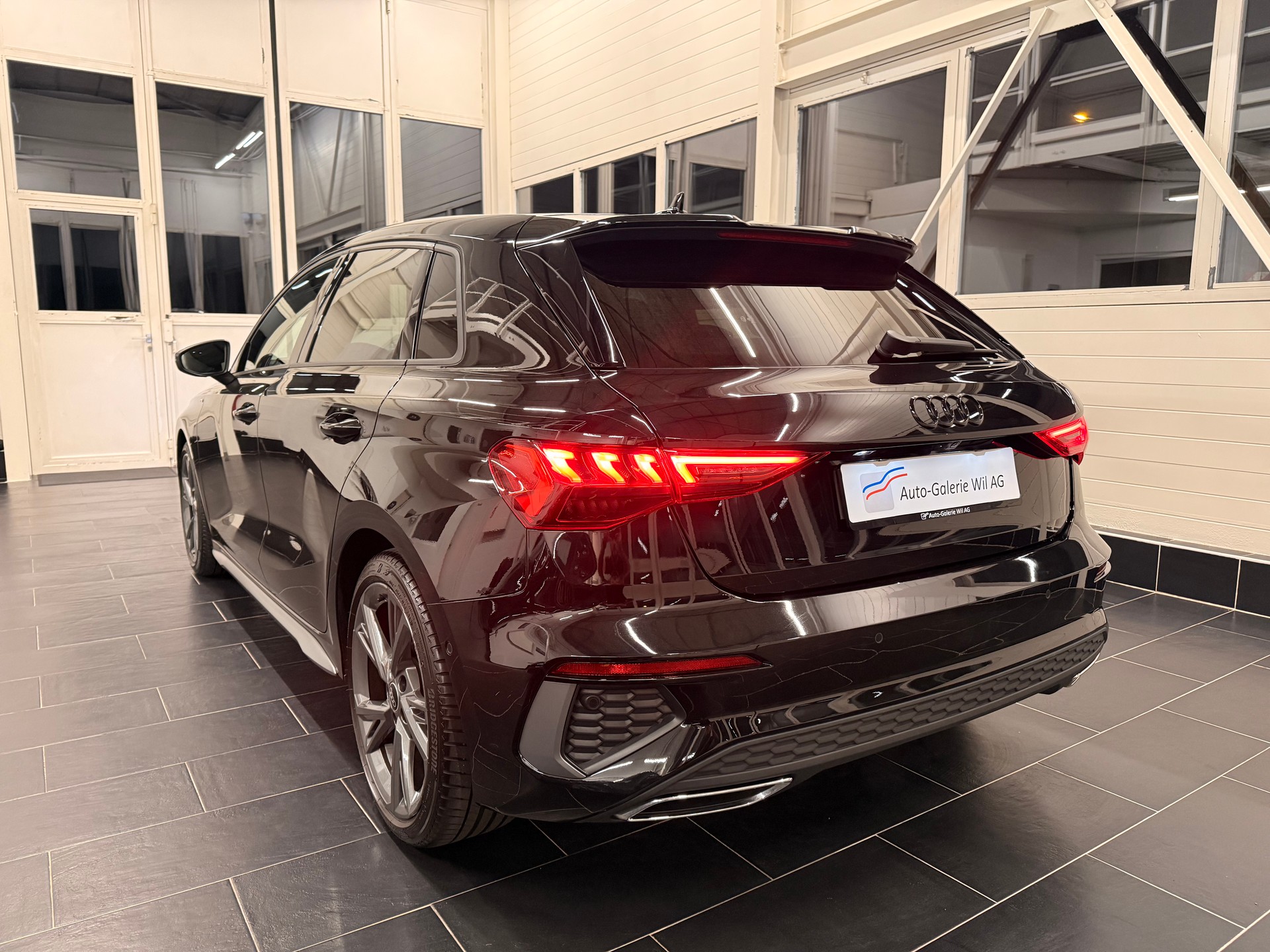 AUDI A3 Sportback 35 TFSI S line S-tronic-image-3