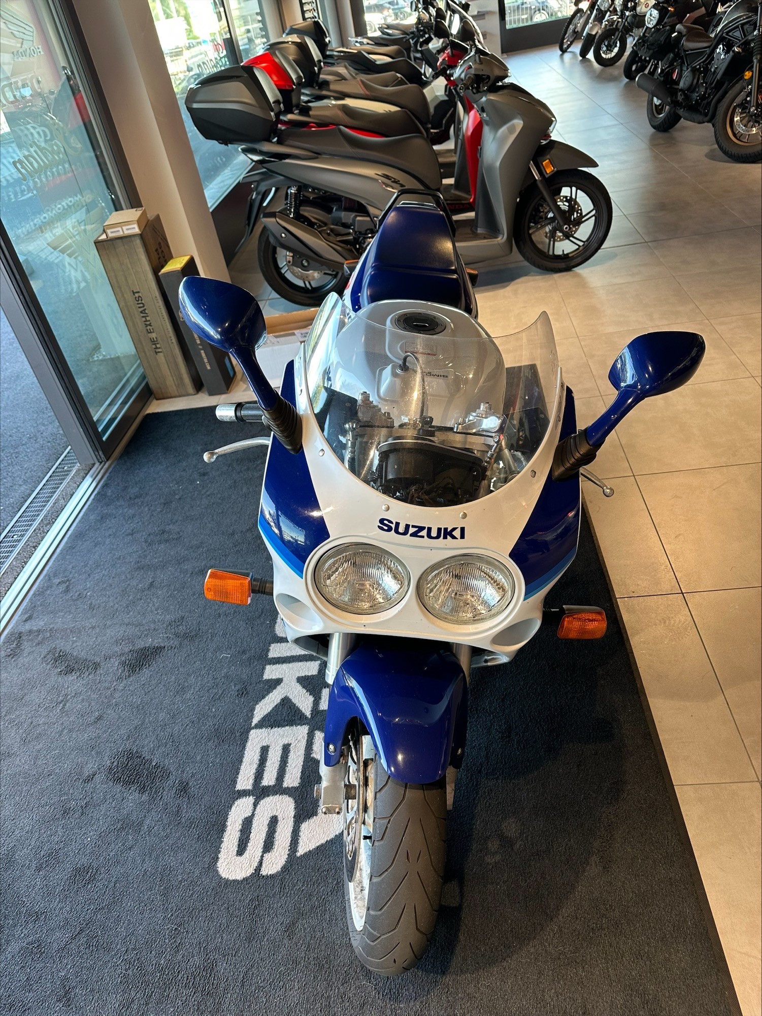 SUZUKI GSX-R 1100 K-showroom-element-3