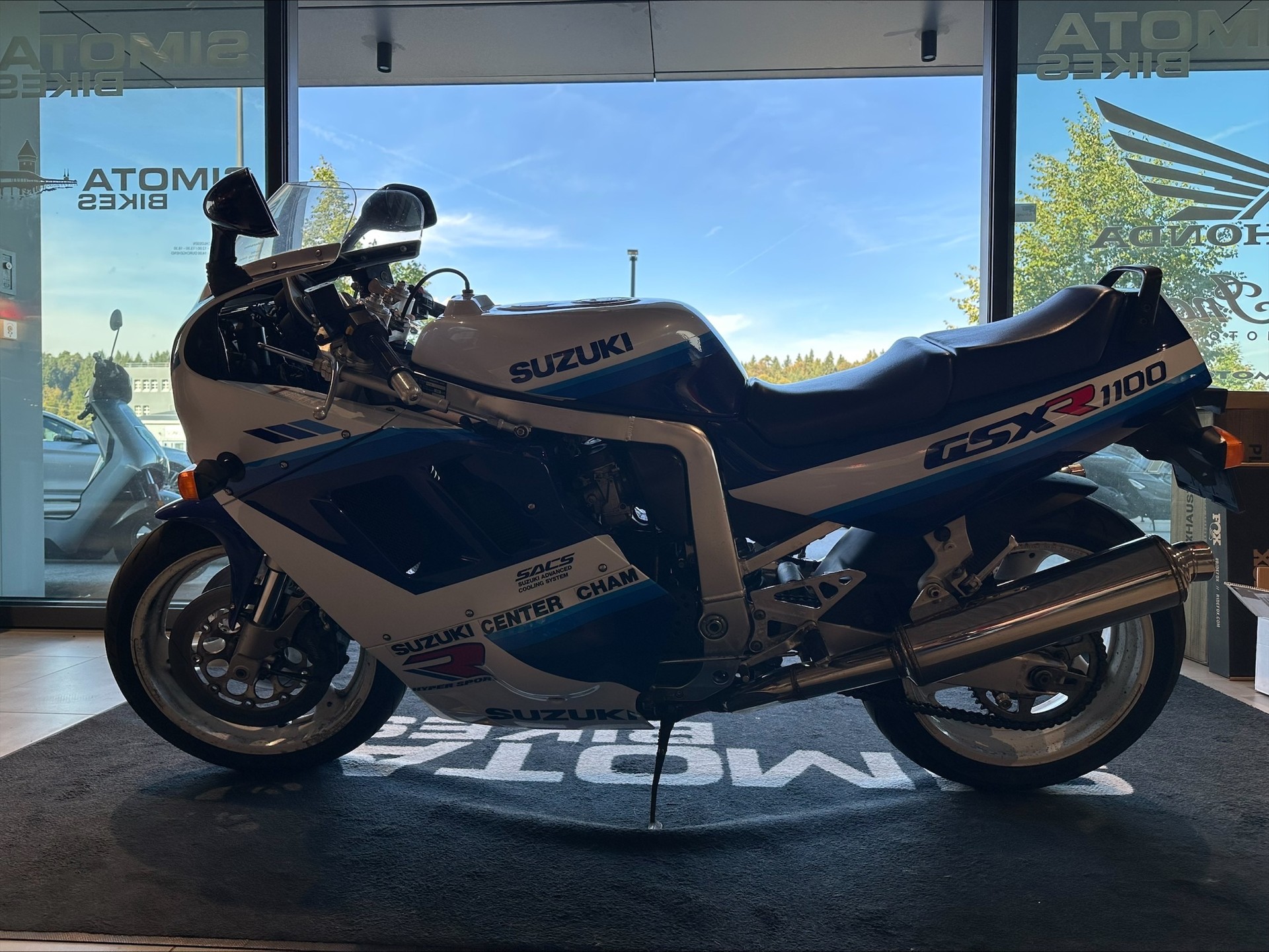 SUZUKI GSX-R 1100 K-showroom-element-1