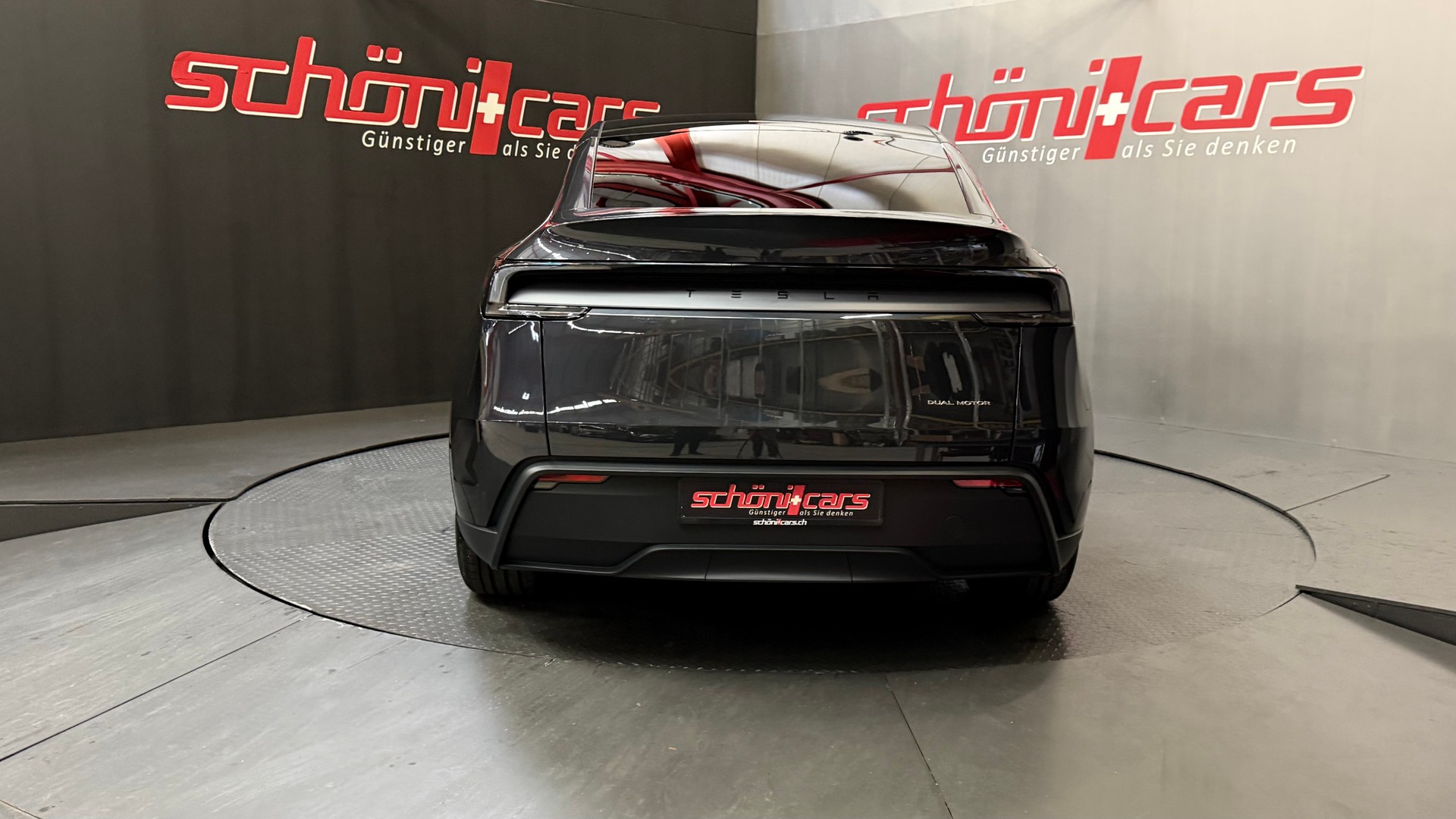 TESLA Model Y Long Range Premium AWD-image-4