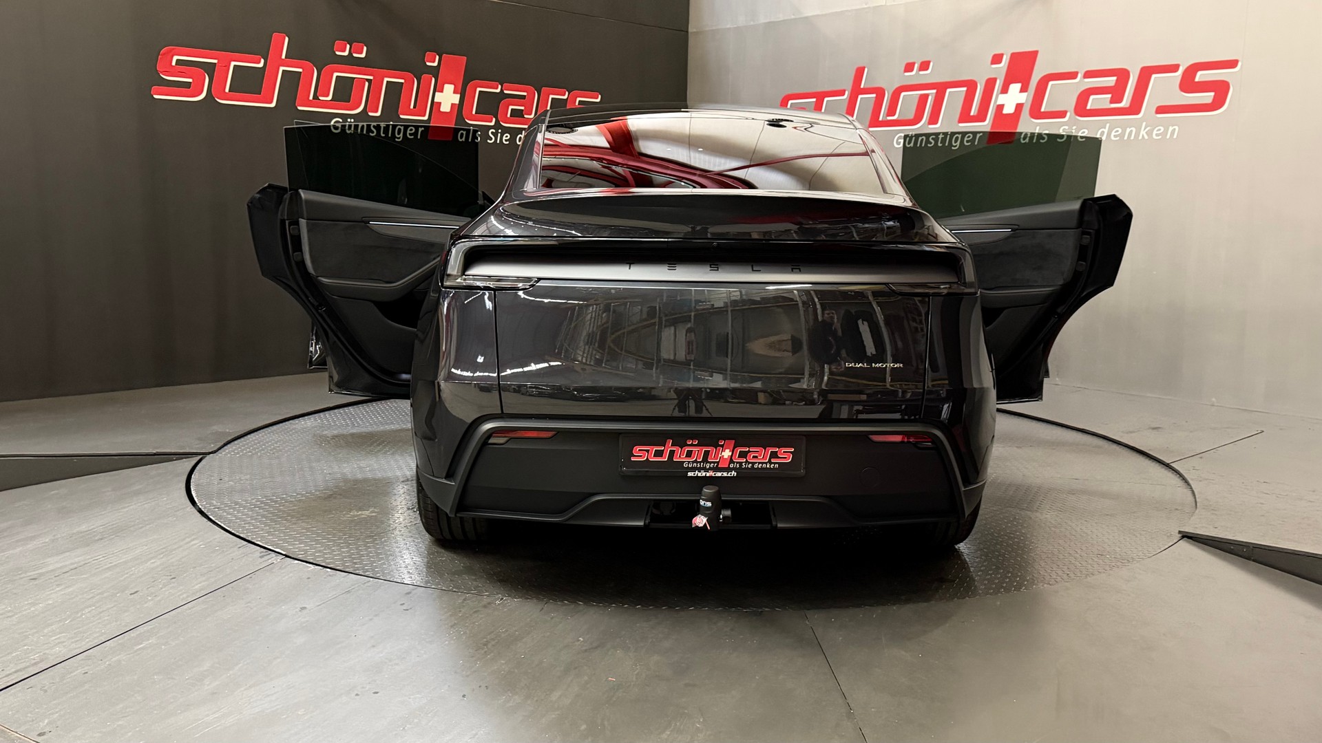 TESLA Model Y Long Range Premium AWD-image-5