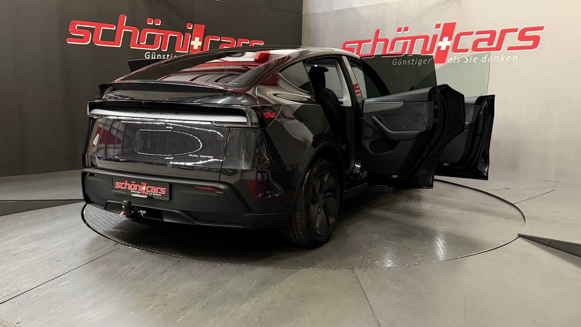 TESLA Model Y Long Range Premium AWD-image-6